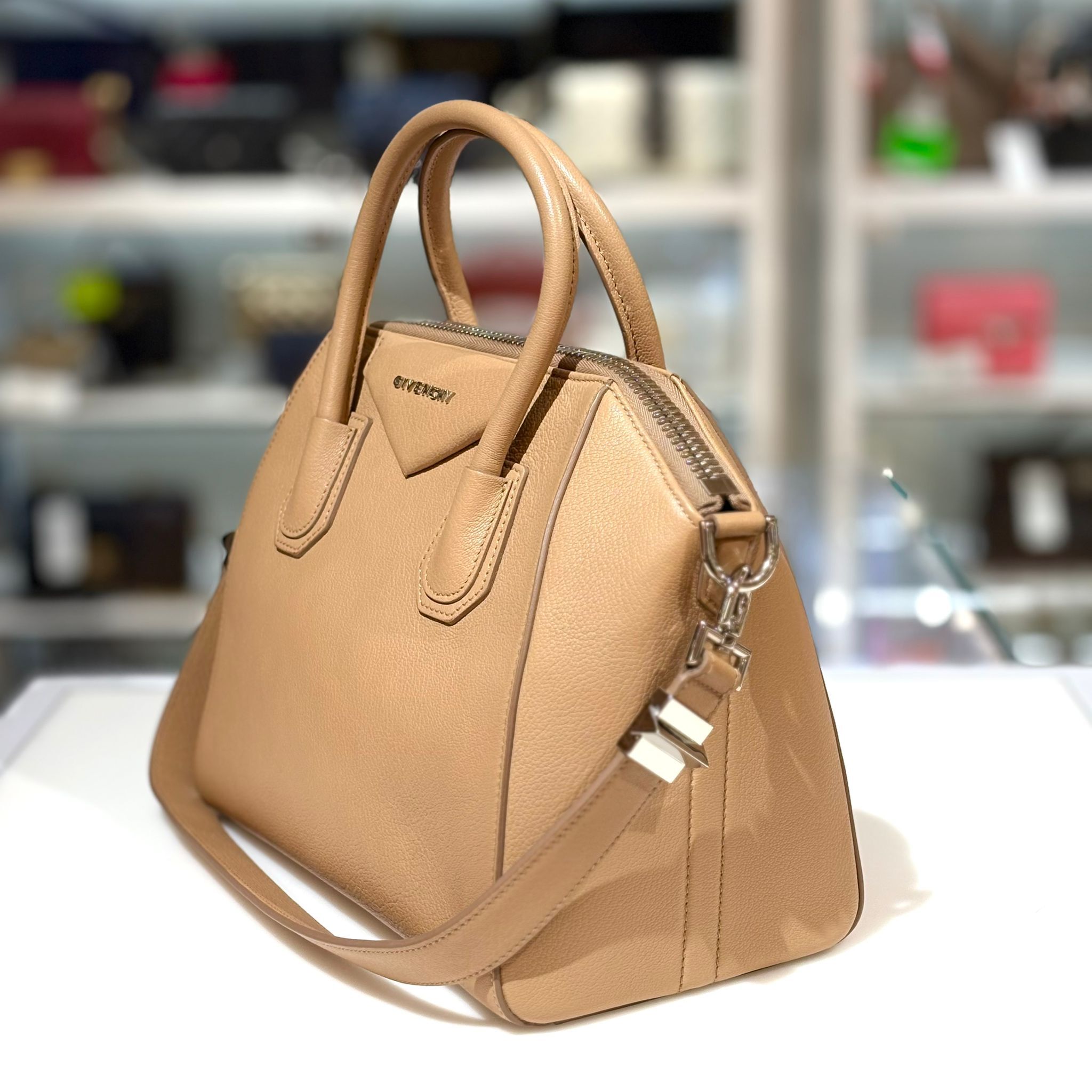 2折限時!!! 全新GIVENCHY ANTIGONA BB05117012 杏色牛皮 #紀梵希 #BRAND NEW #香榭站正品