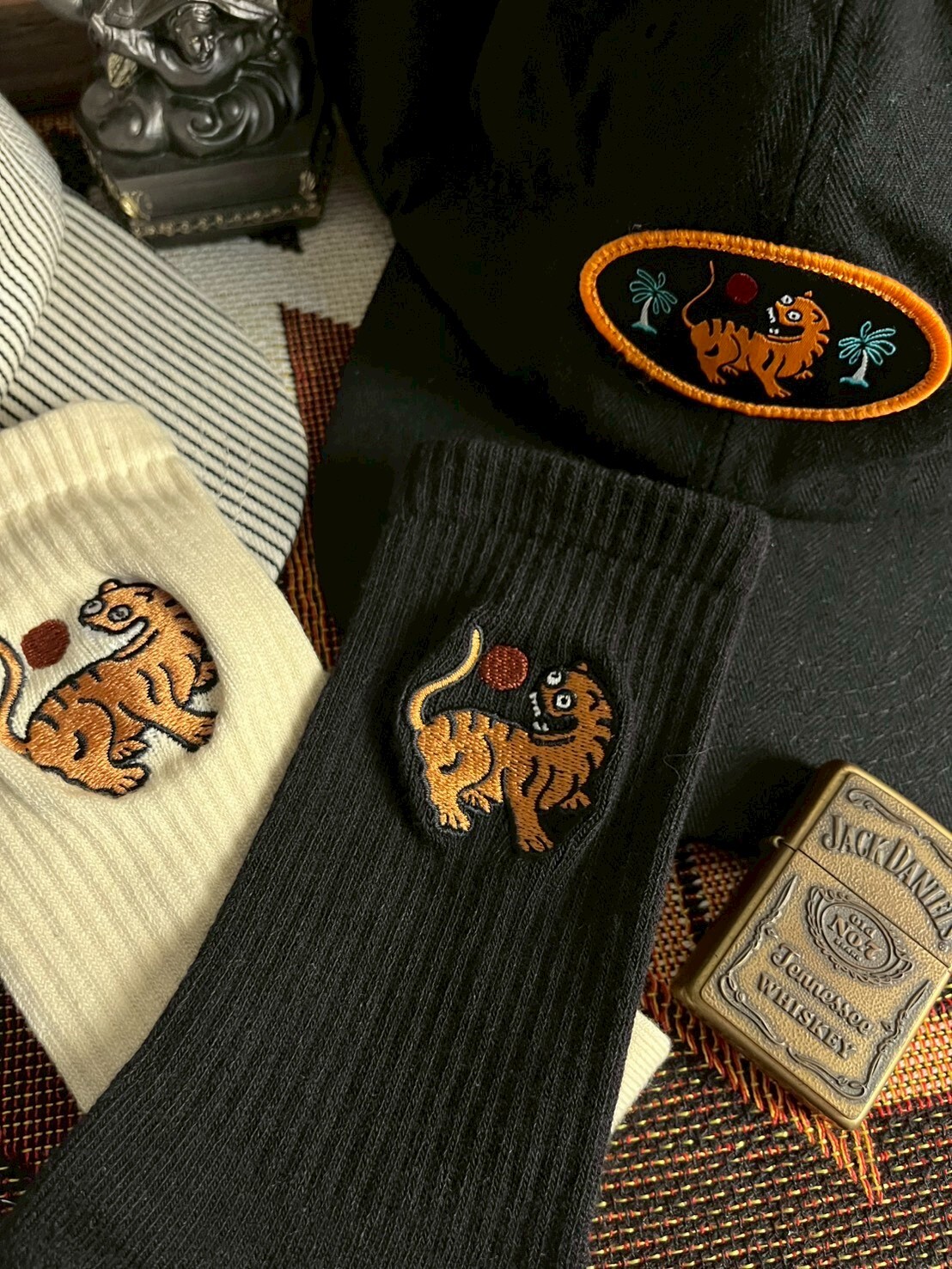 【AFTER WORK】日出虎刺繡襪