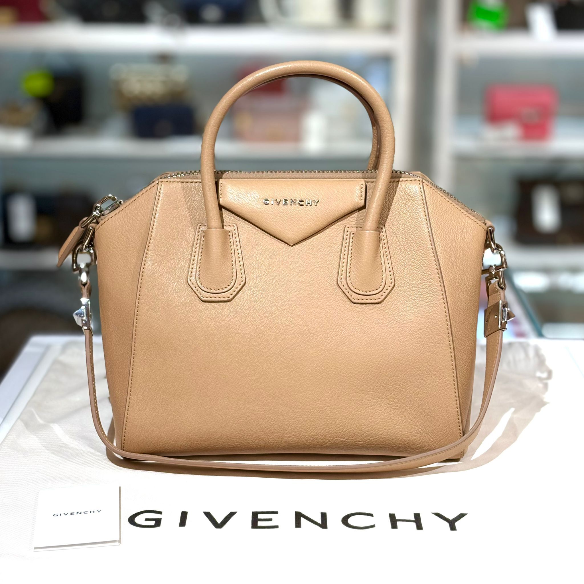 2折限時!!! 全新GIVENCHY ANTIGONA BB05117012 杏色牛皮 #紀梵希 #BRAND NEW #香榭站正品