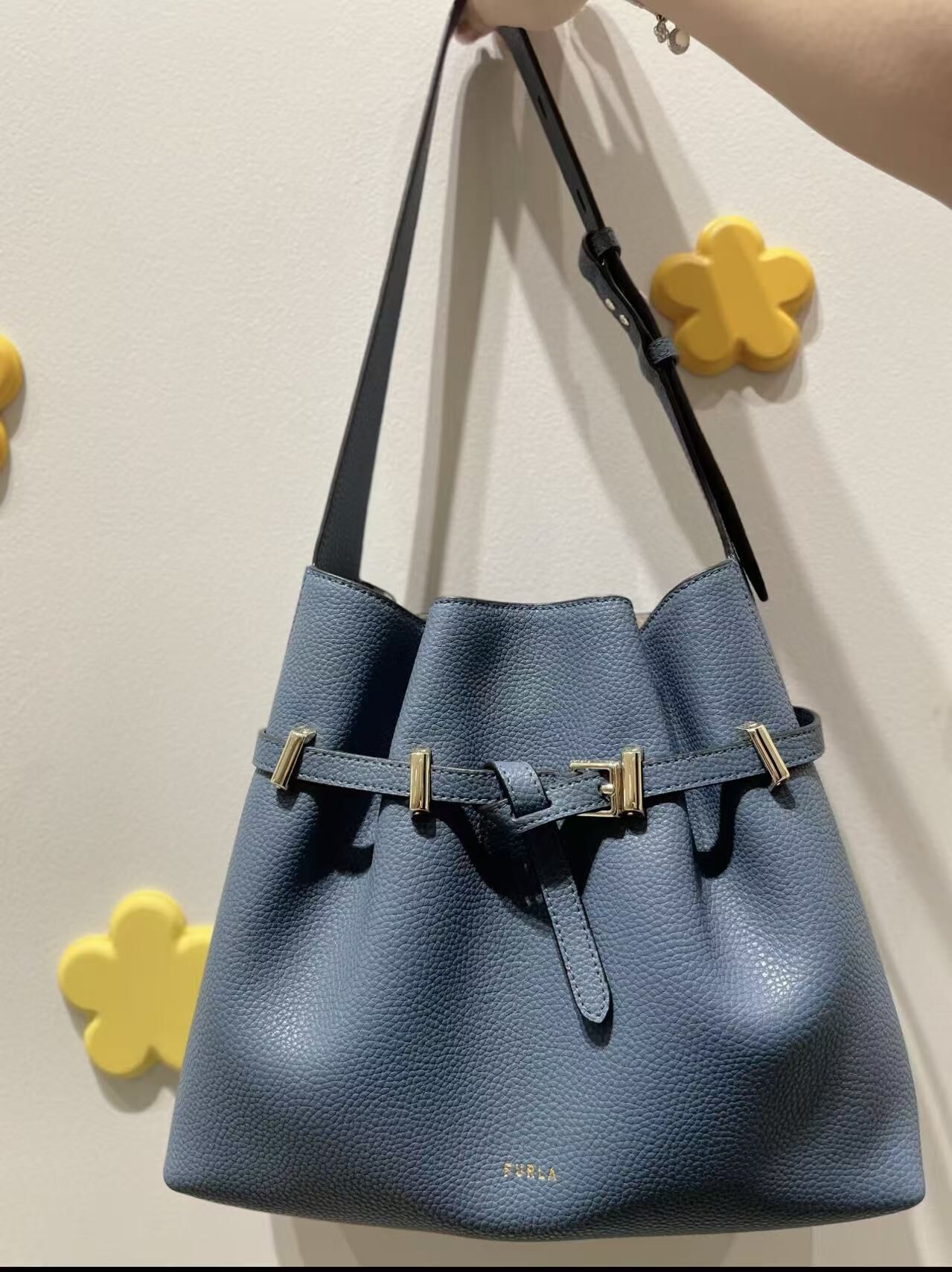 【預購】H0612137 Furla Aura 水桶包 (霧霾藍)