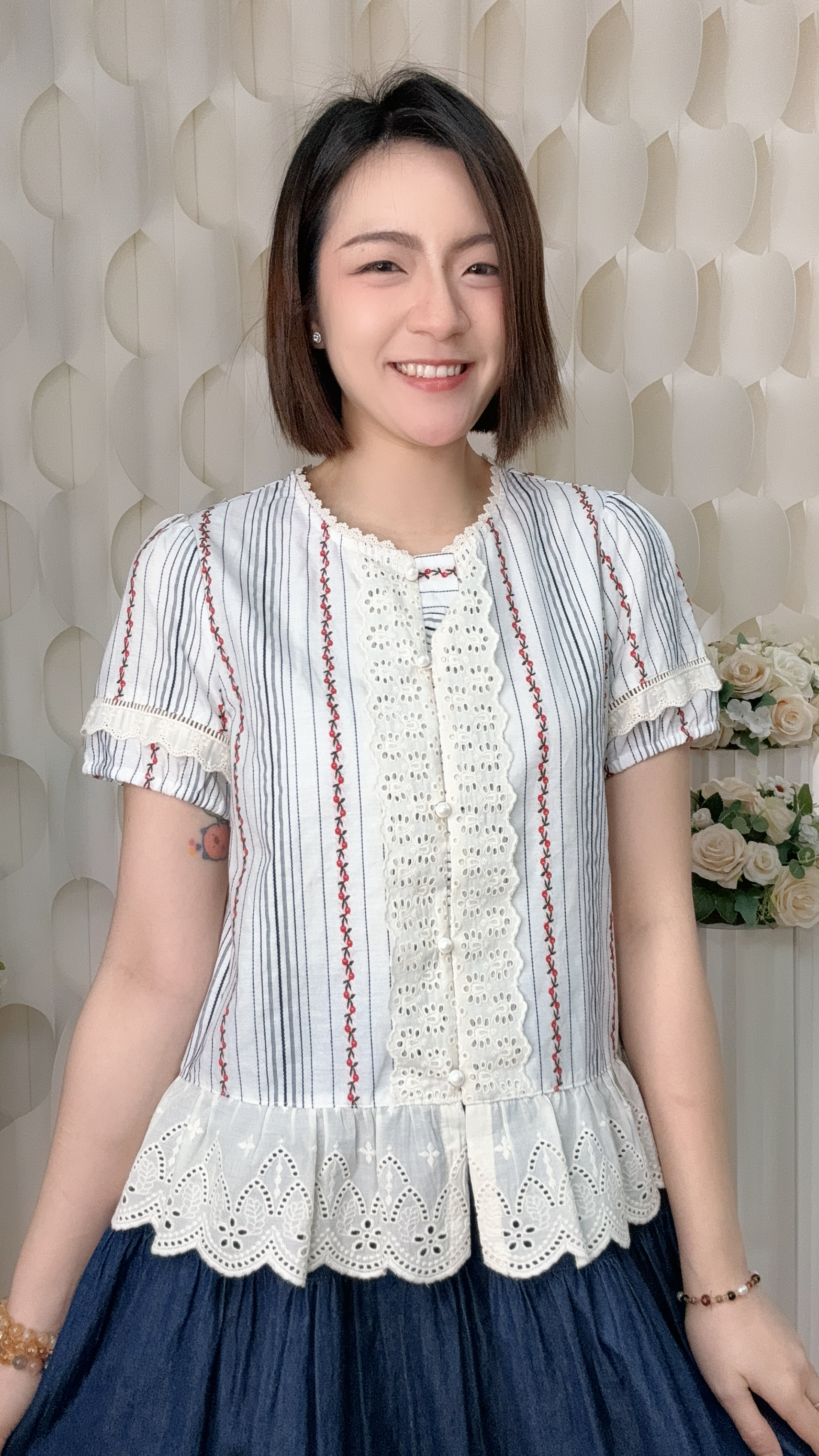條紋蕾絲邊梭織上衣（M胸36 腰36 長22吋/L胸38 腰38 長22吋）8835 #1206clo