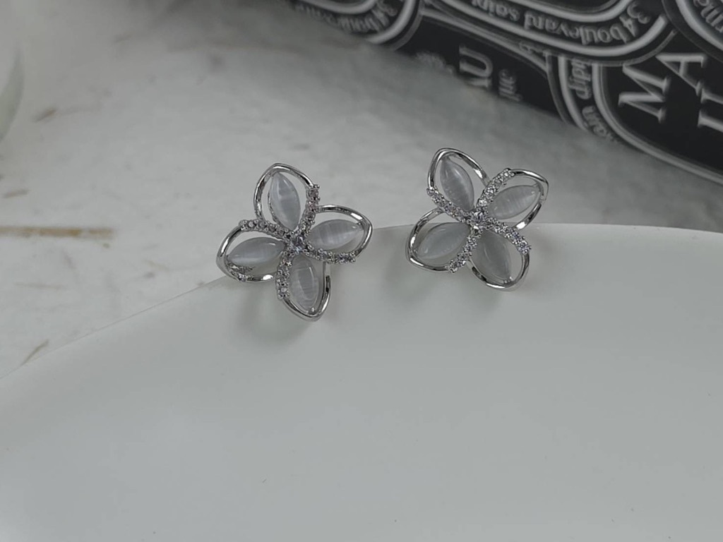 36258 貓眼花瓣銀針耳環