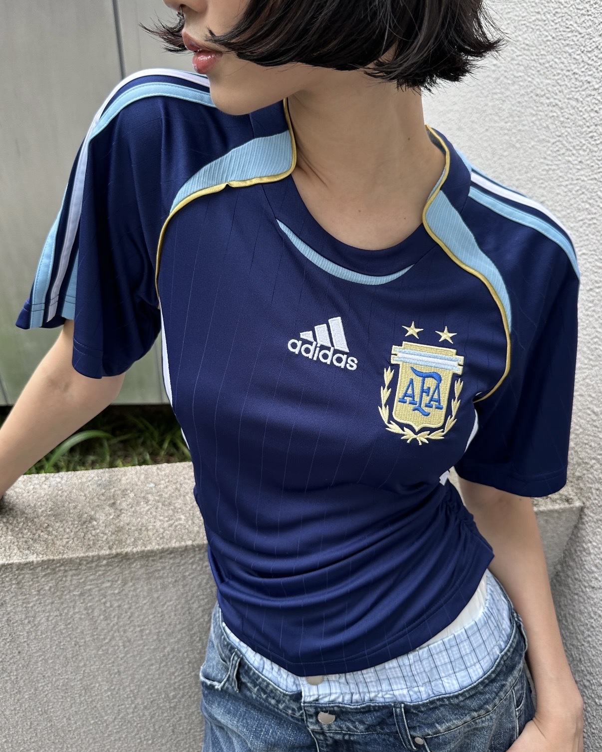 ADIDAS 2026 FIFA世界盃⚽️ 阿根廷 球迷版 腰間抓皺 收腰 短版運動衫 短T 短袖 足球衣 KE2289 / 調貨