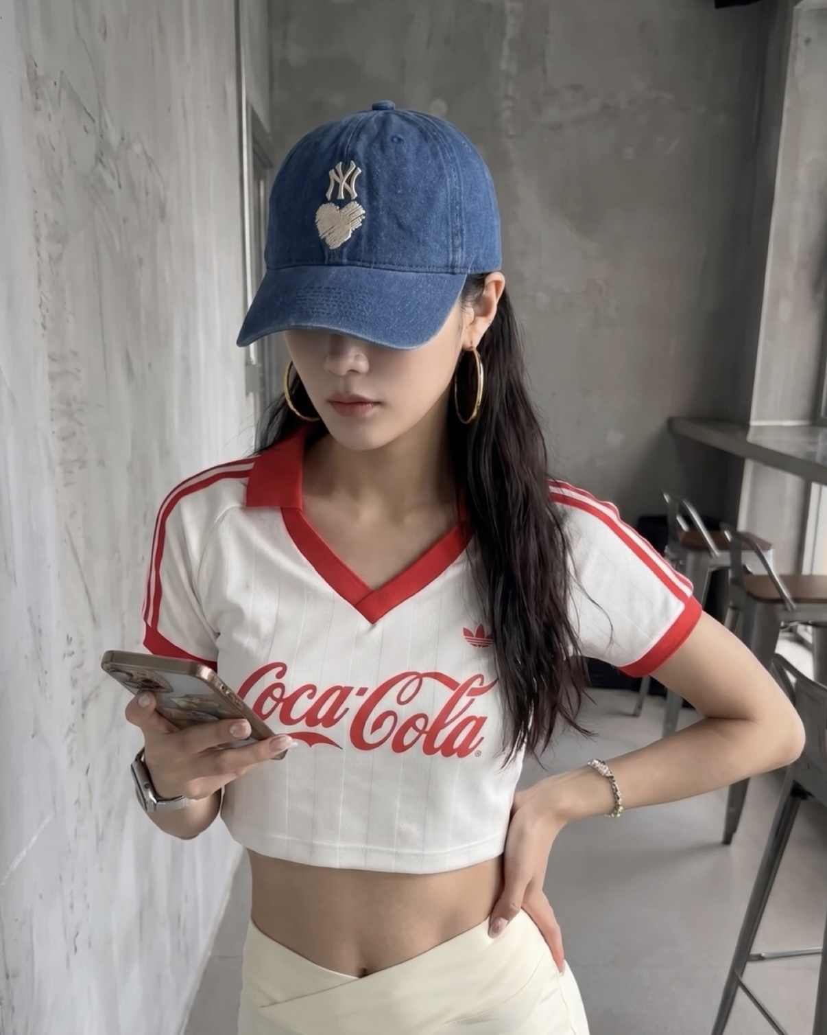 Adidas Originals x Coca Cola 可口可樂 聯名 白色 短版 V領 短袖 上衣 權恩妃同款