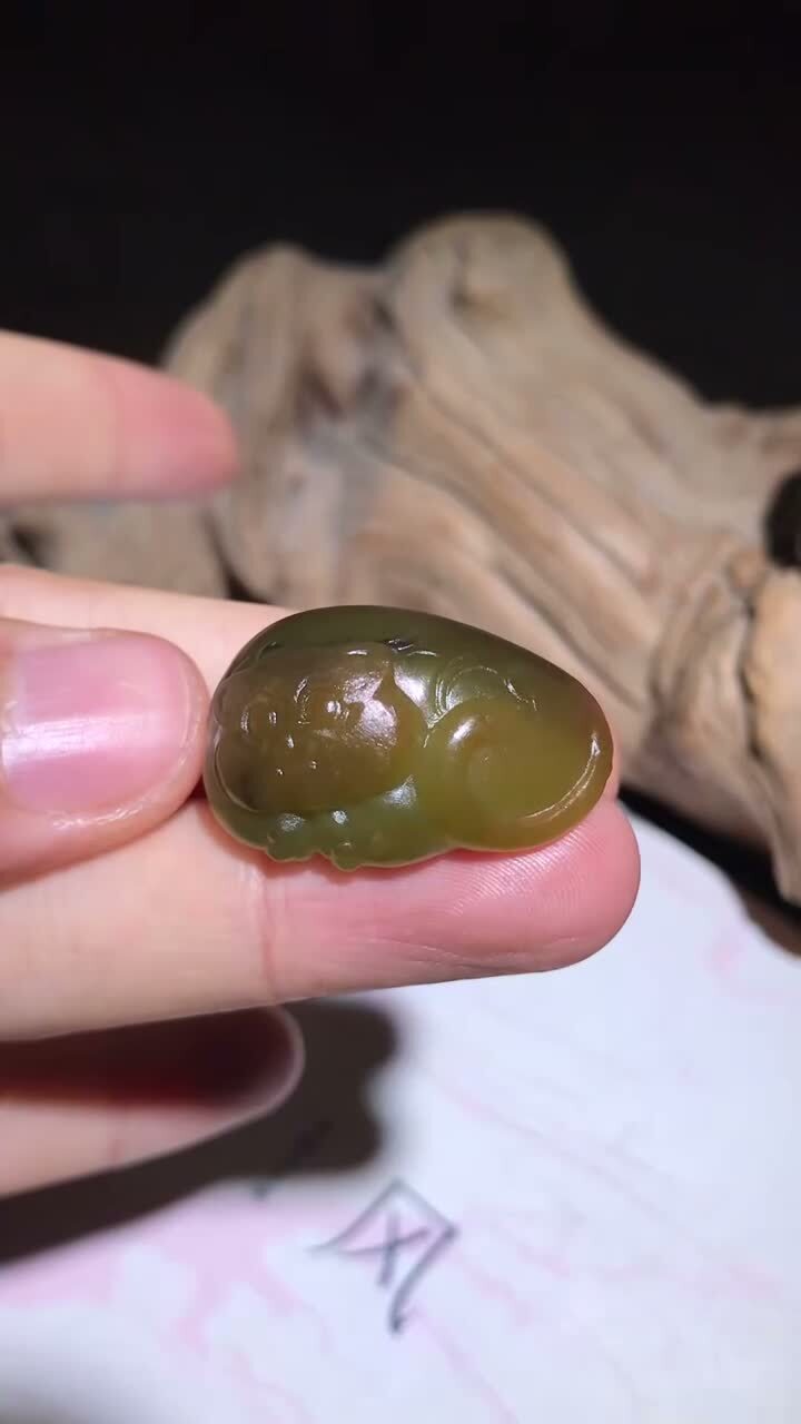 和田玉黃沁帶翠籽料貓,天然和田玉軟玉