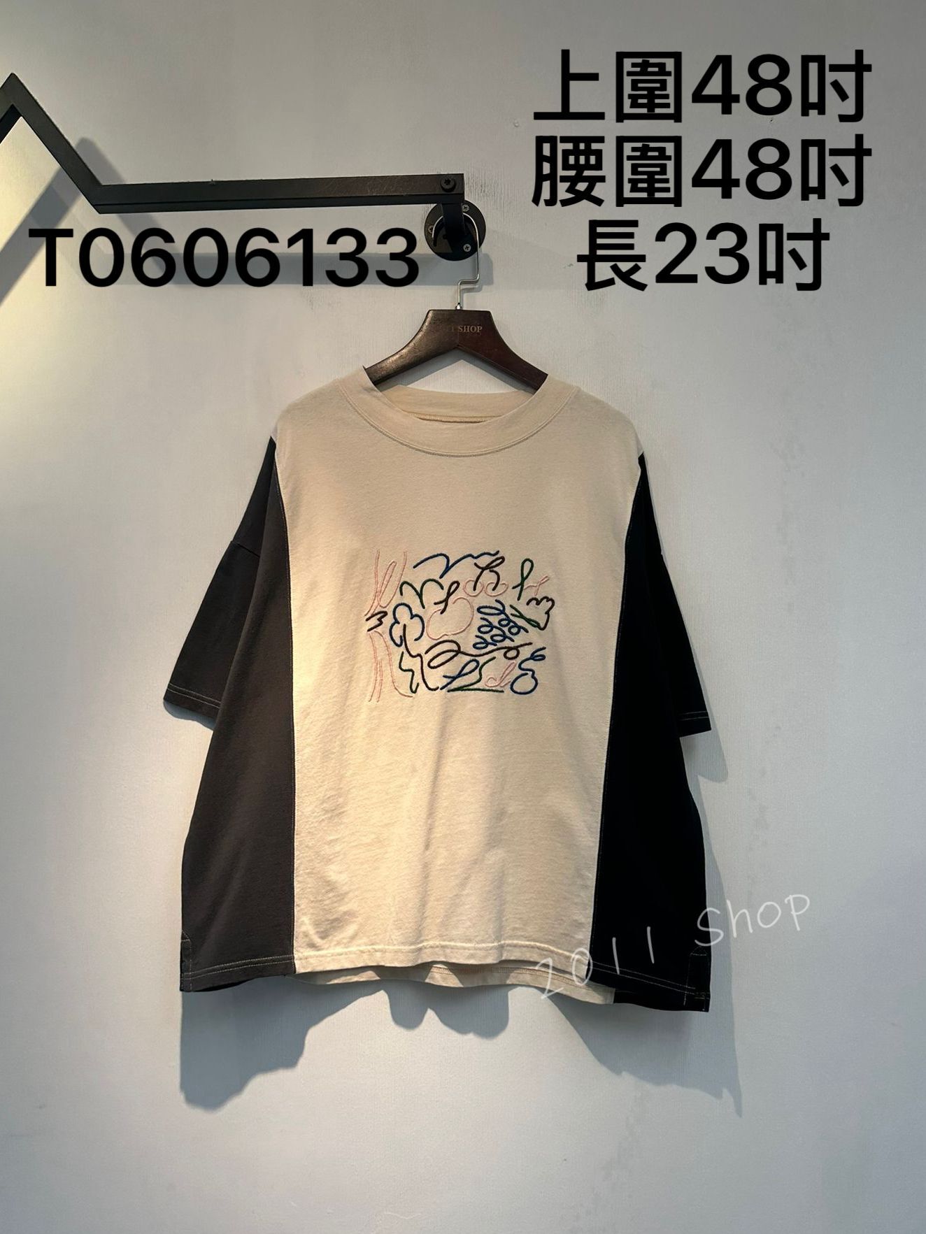 出口日本線條塗鴉刺繡拼色T恤  上圍48吋 腰圍48吋 長23吋  T0606133
