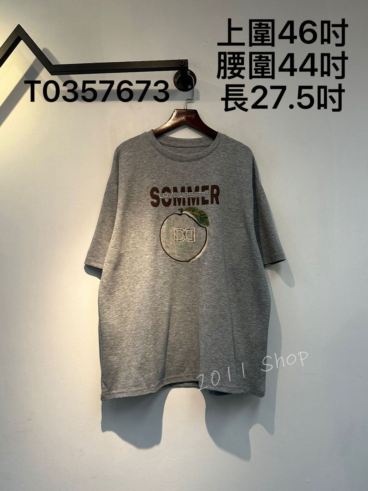 油畫網紗刺繡蘋果英文字T恤  上圍46吋 腰圍44吋 長27.5吋  T0357673
