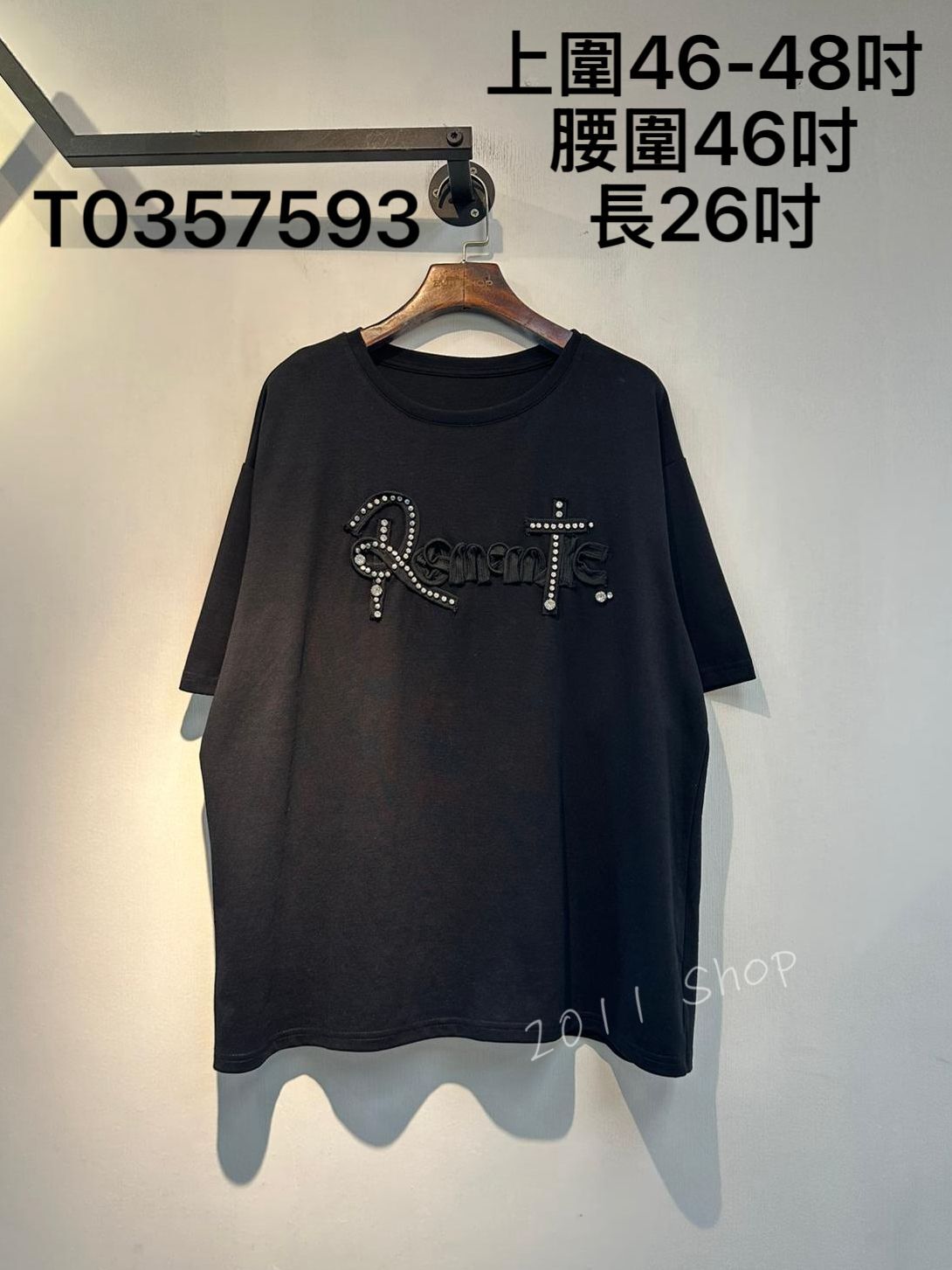 特色鞋帶閃石鉚釘英文字T恤  上圍46-48吋 腰圍46吋 長26吋  T0357593