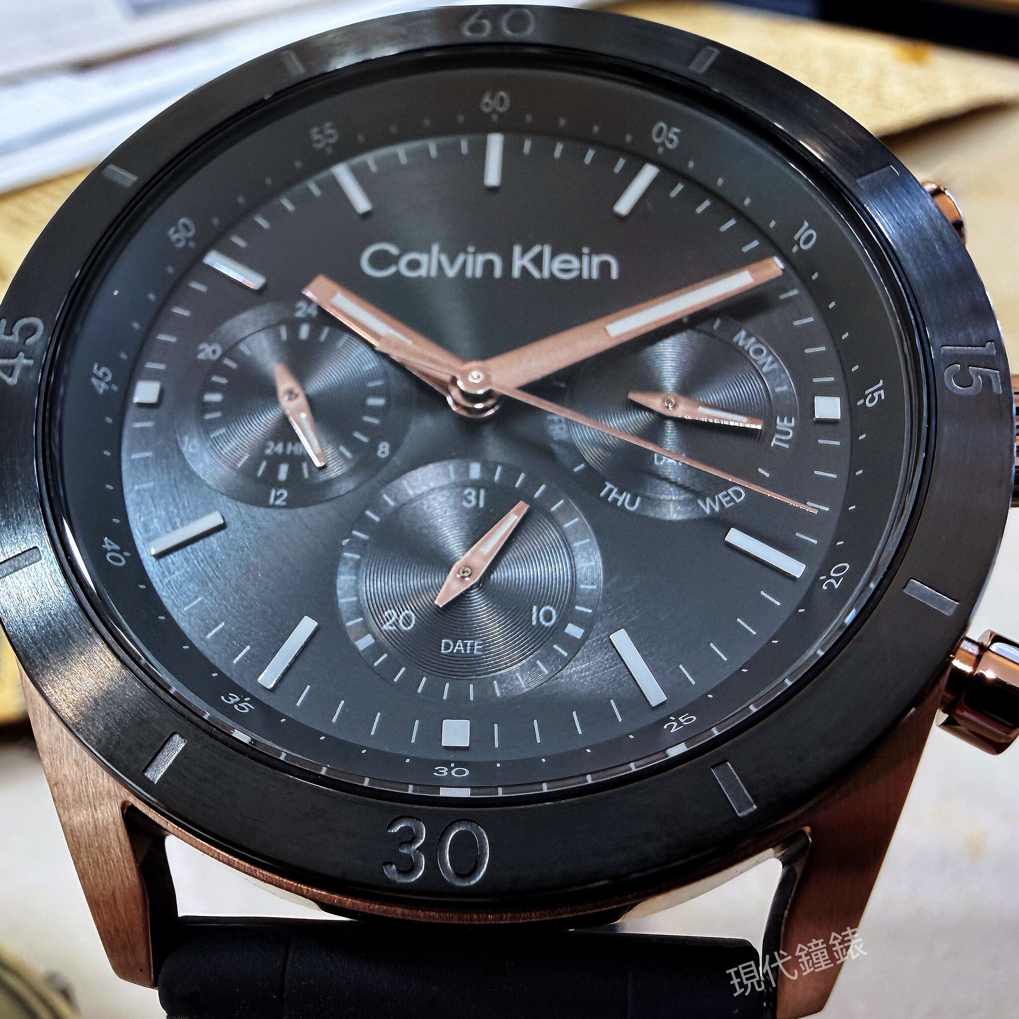 【CALVIN KLEIN】都會時尚三眼計時男錶 CK25200567 43mm 現代鐘錶