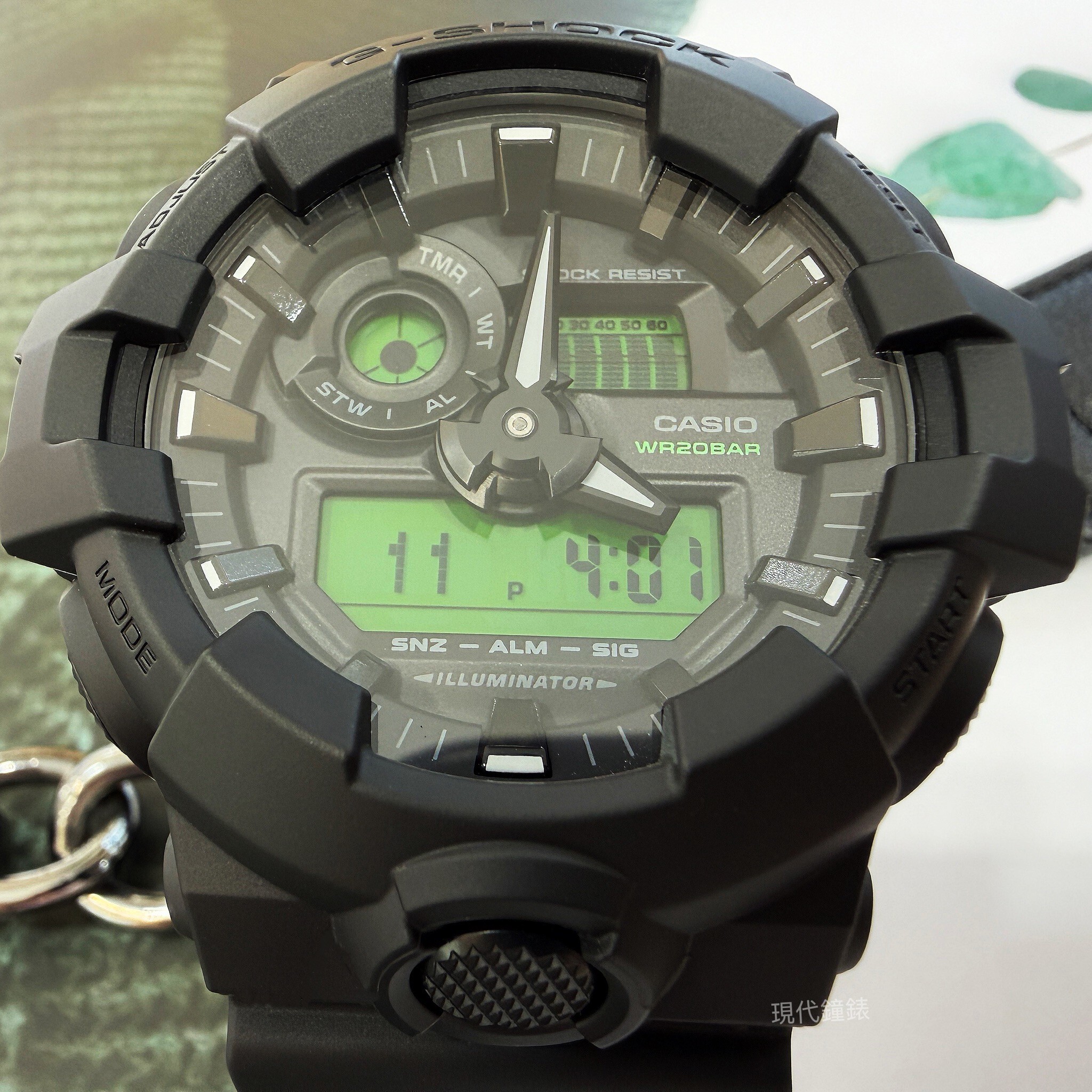 【G-SHOCK】酷黑電光綠雙顯電子錶 GA-700BEG-1A  53.4mm 現代鐘錶