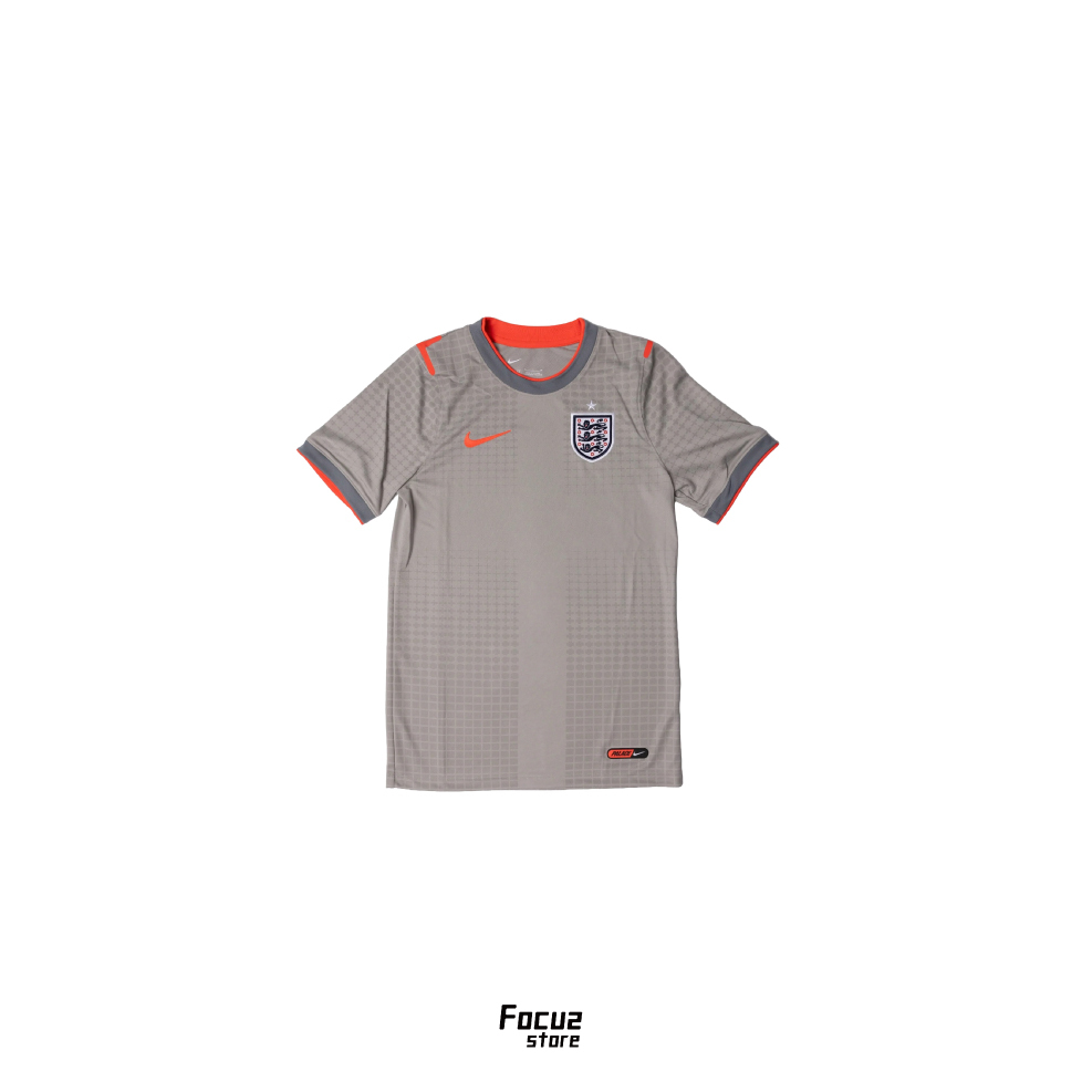 【Focus Store】預購 Palace x Nike England Men's Academy Pro Short-Sleeve Soccer Top 球衣 灰色 IH1670-052