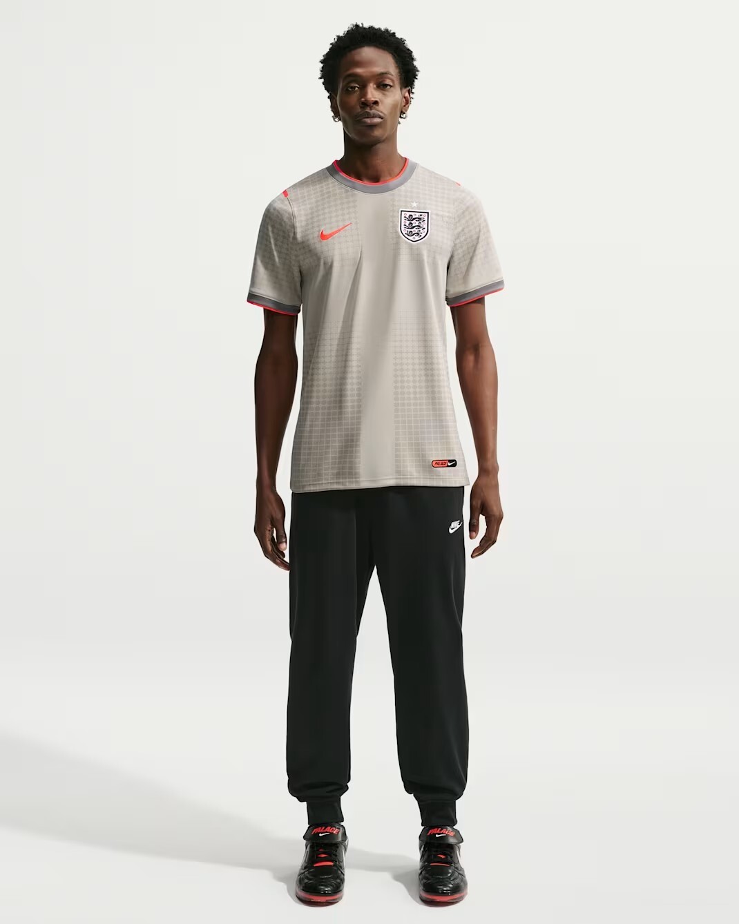 【Focus Store】預購 Palace x Nike England Men's Academy Pro Short-Sleeve Soccer Top 球衣 灰色 IH1670-052