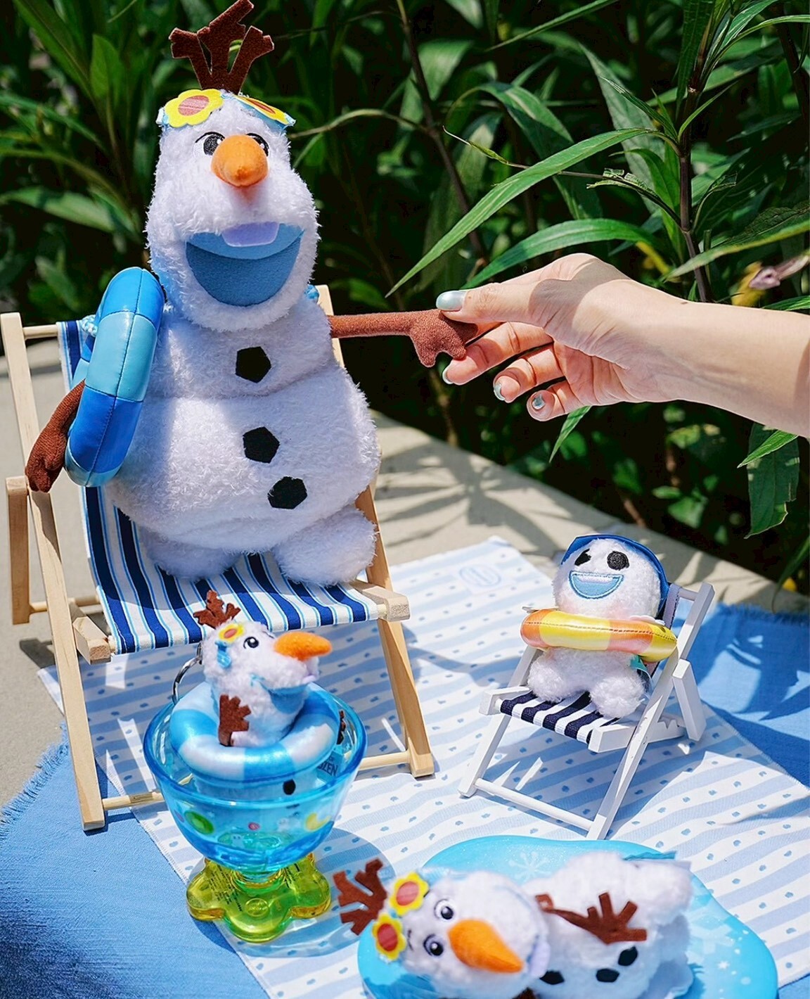 World of Frozen 限定 雪寶 Olaf 側躺 造型 磁鐵 坐肩 絨毛 娃娃 公仔 冰雪奇緣 Frozen -香港迪士尼樂園