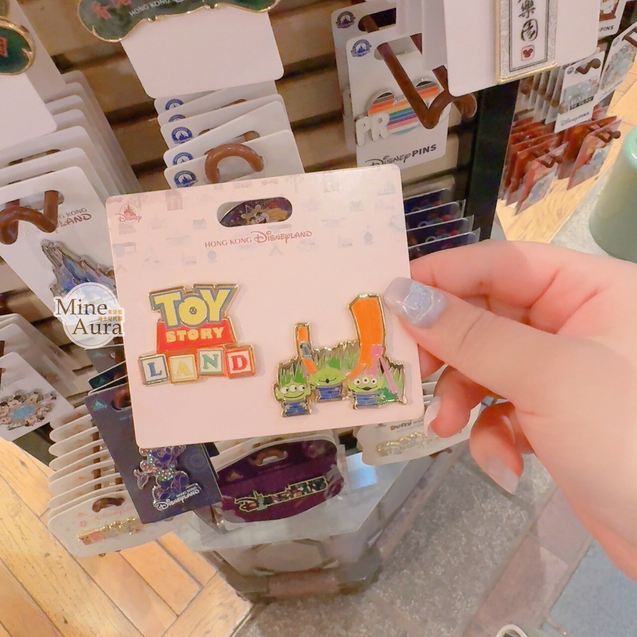 香港迪士尼樂園 地標主題 三眼怪 Alien 造型 徽章 PIN 玩具總動員 Toy Story -香港迪士尼樂園