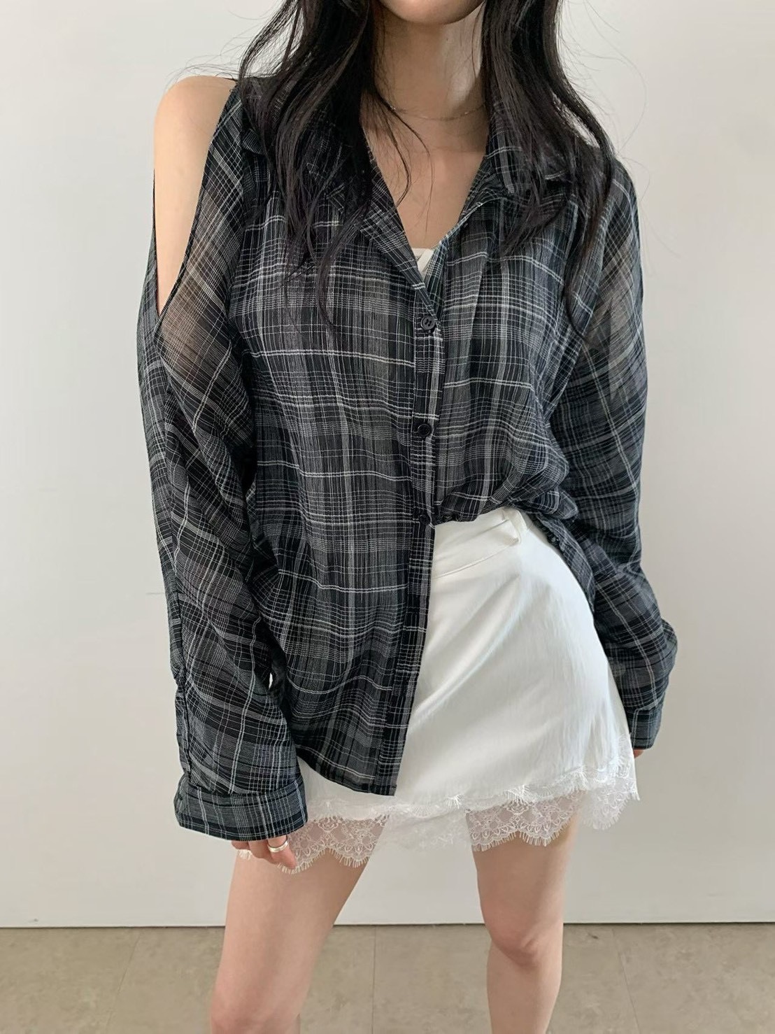 棉麻露肩格子襯衫 黑杏