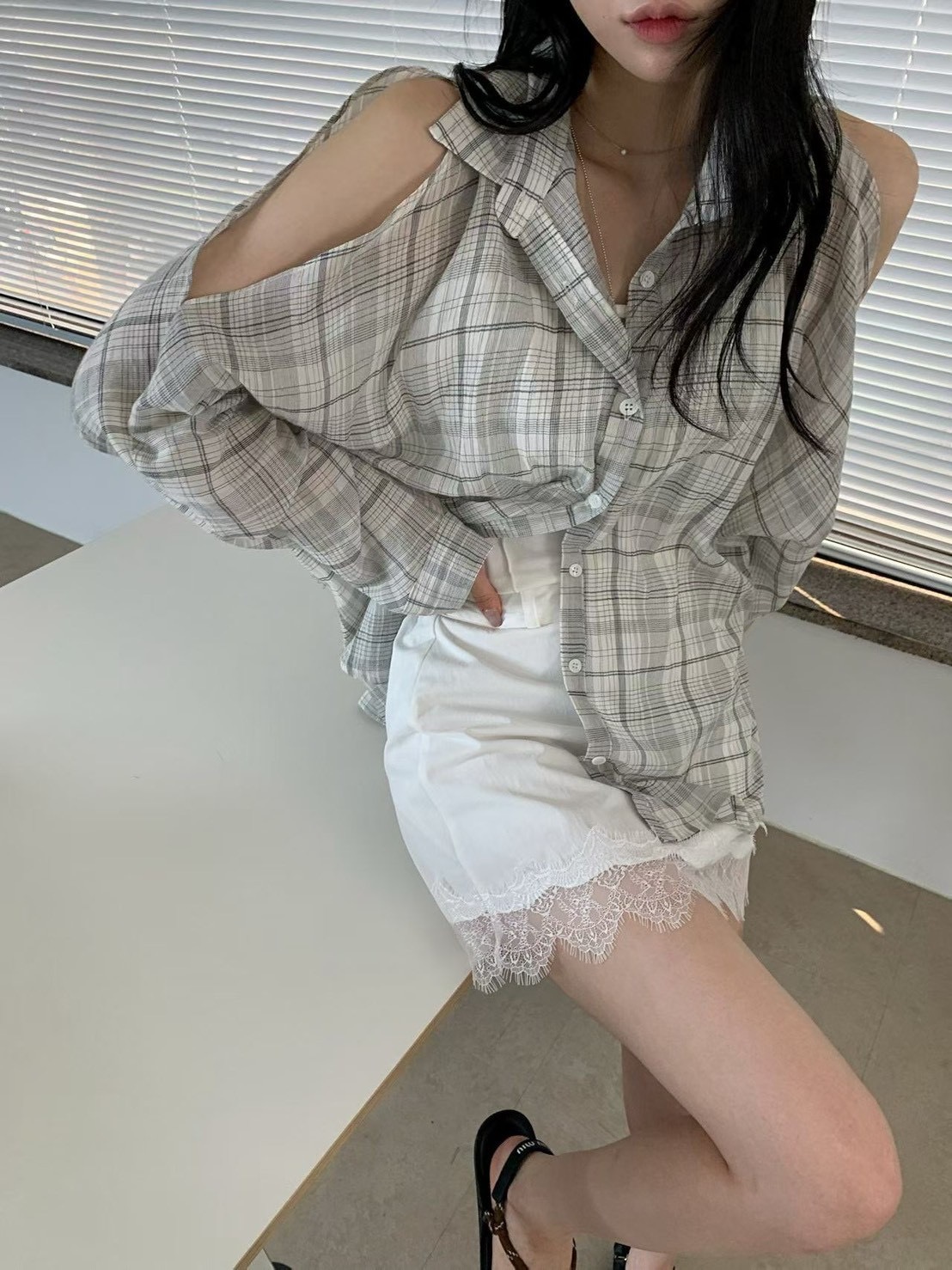 棉麻露肩格子襯衫 黑杏