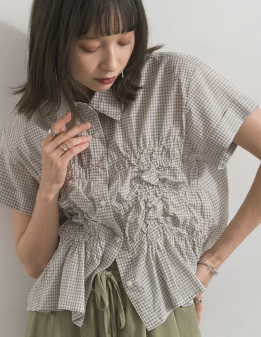 骨感小性感・胸前抓皺短版襯衫