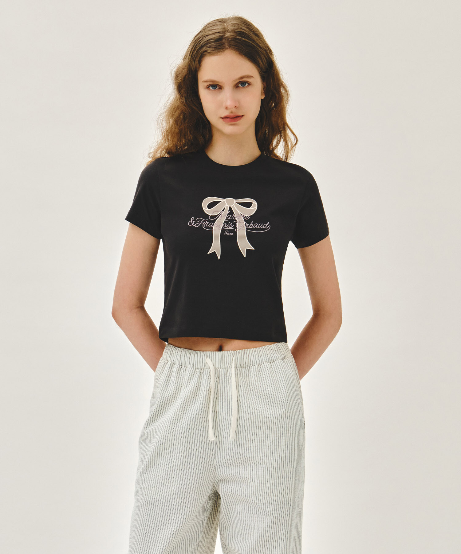 【MFG】W SORONA COOL RIBBON GRAPHIC CROP TEE  (2 Colors)