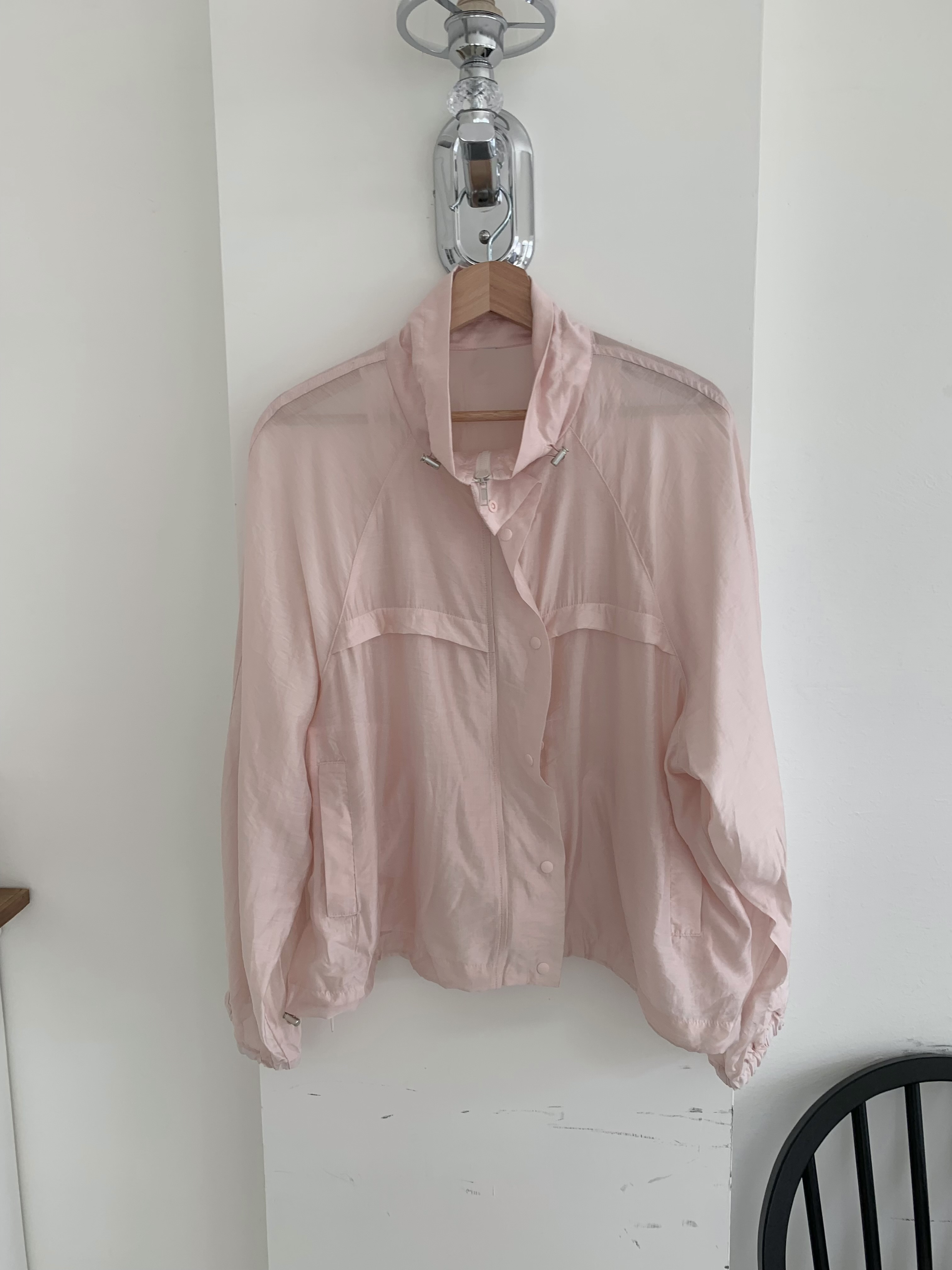 T19 CROPPED DRAWSTRING WINDBREAKER