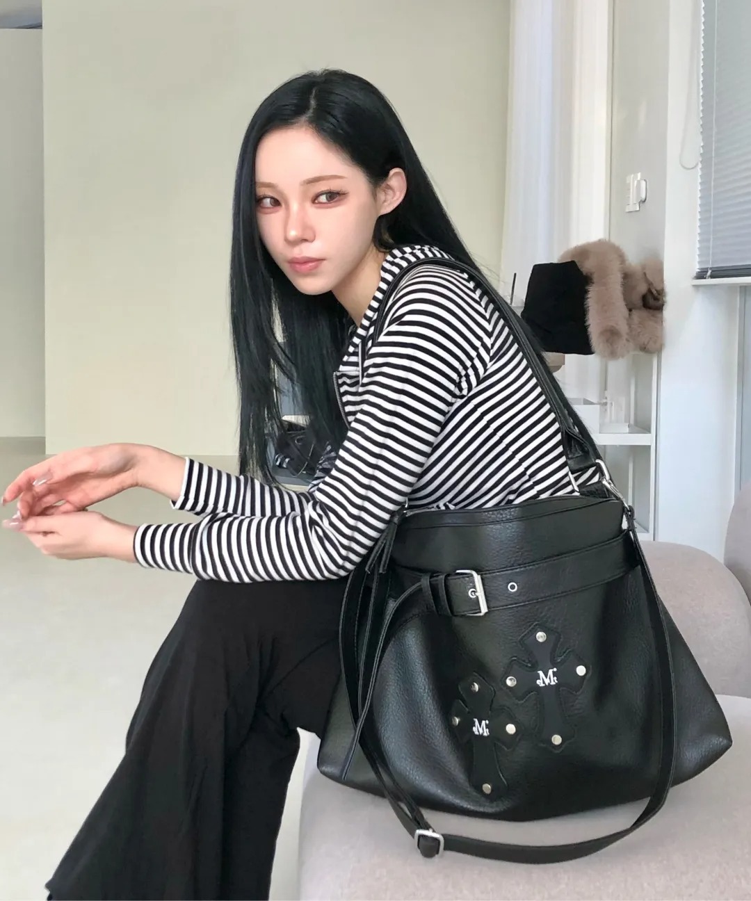 MUCENT RAZ CROSS LEATHER BELTED SHOULDER BAG UNISEX