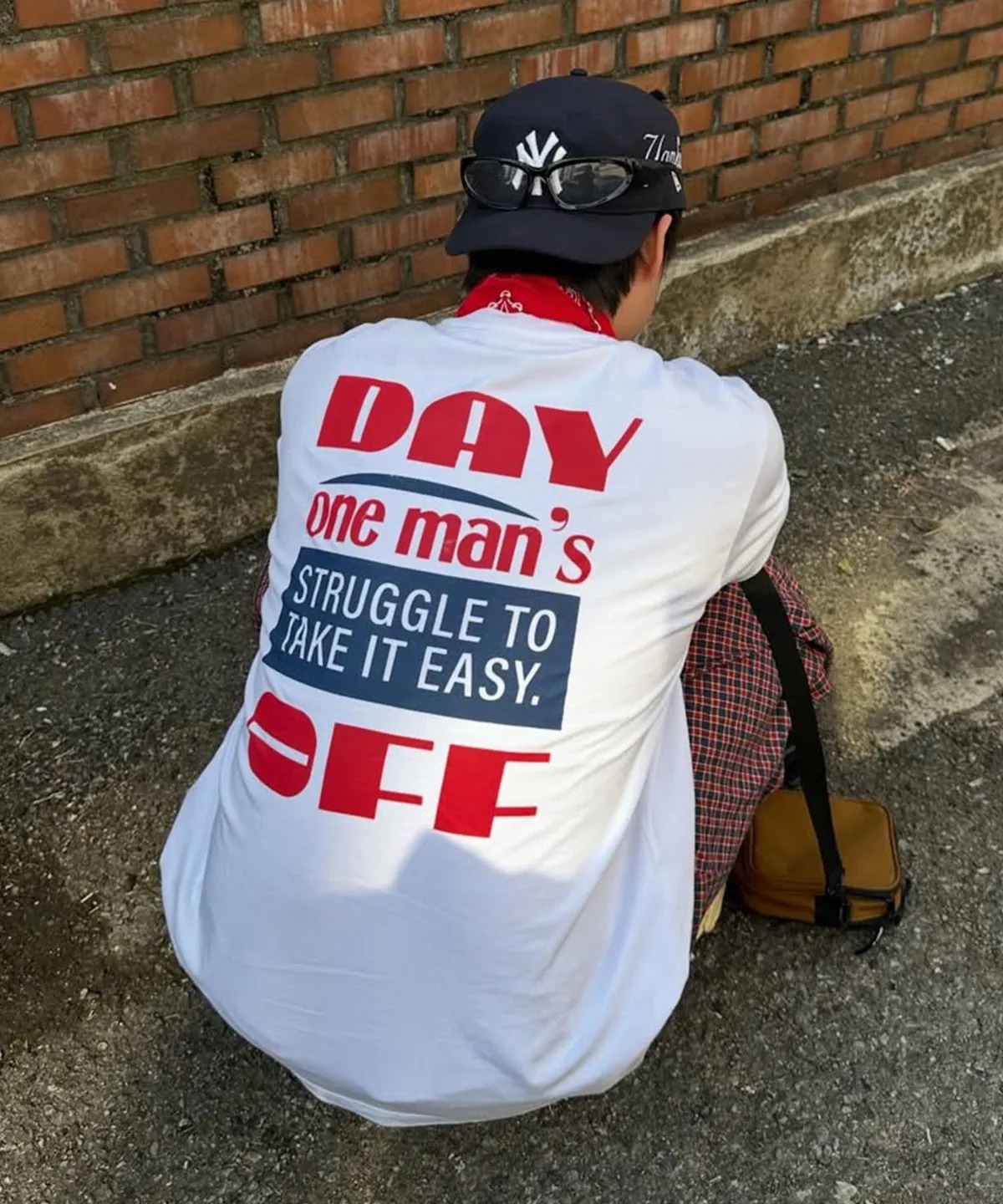URBANDTYPE DAY-OFF GRAPHIC T-SHIRT