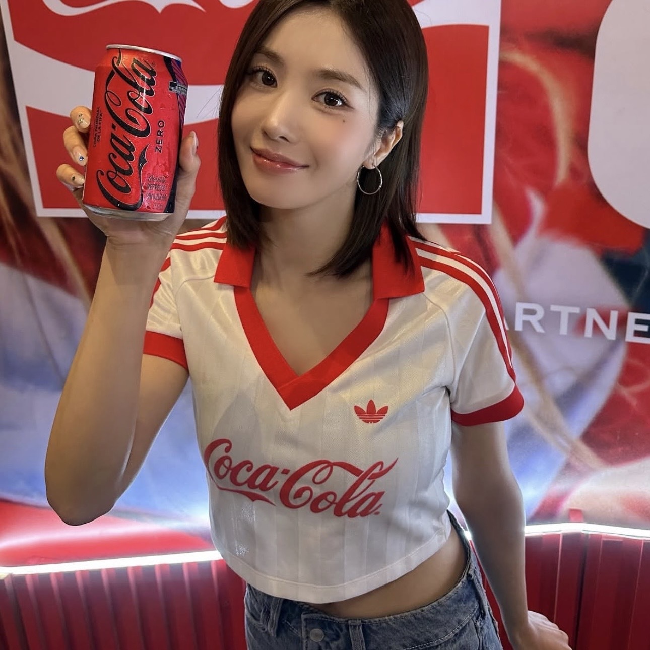 ADIDAS ORIGINALS x COCA COLA 短板 V領上衣 權恩妃同款 可口可樂 短袖 KY7571