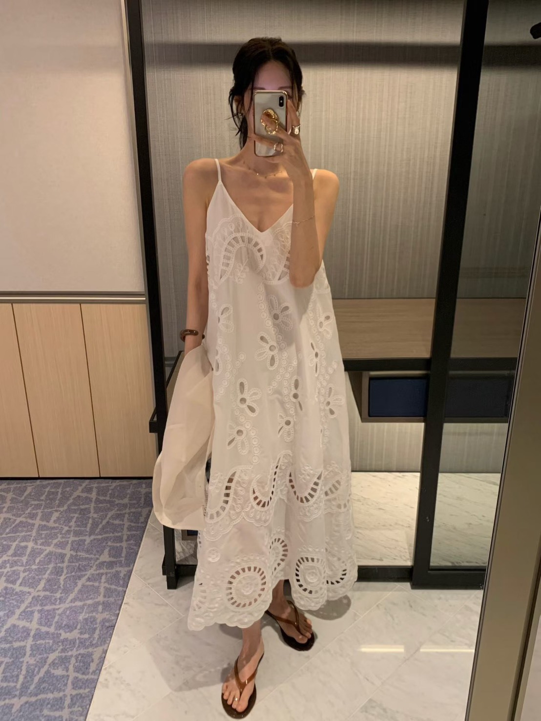 洞洞花弔帶度假長洋裝