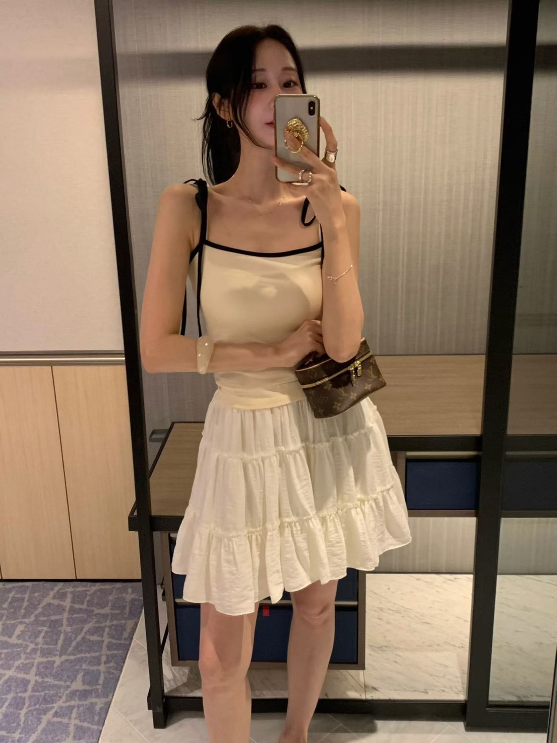 綁肩帶滾邊背心