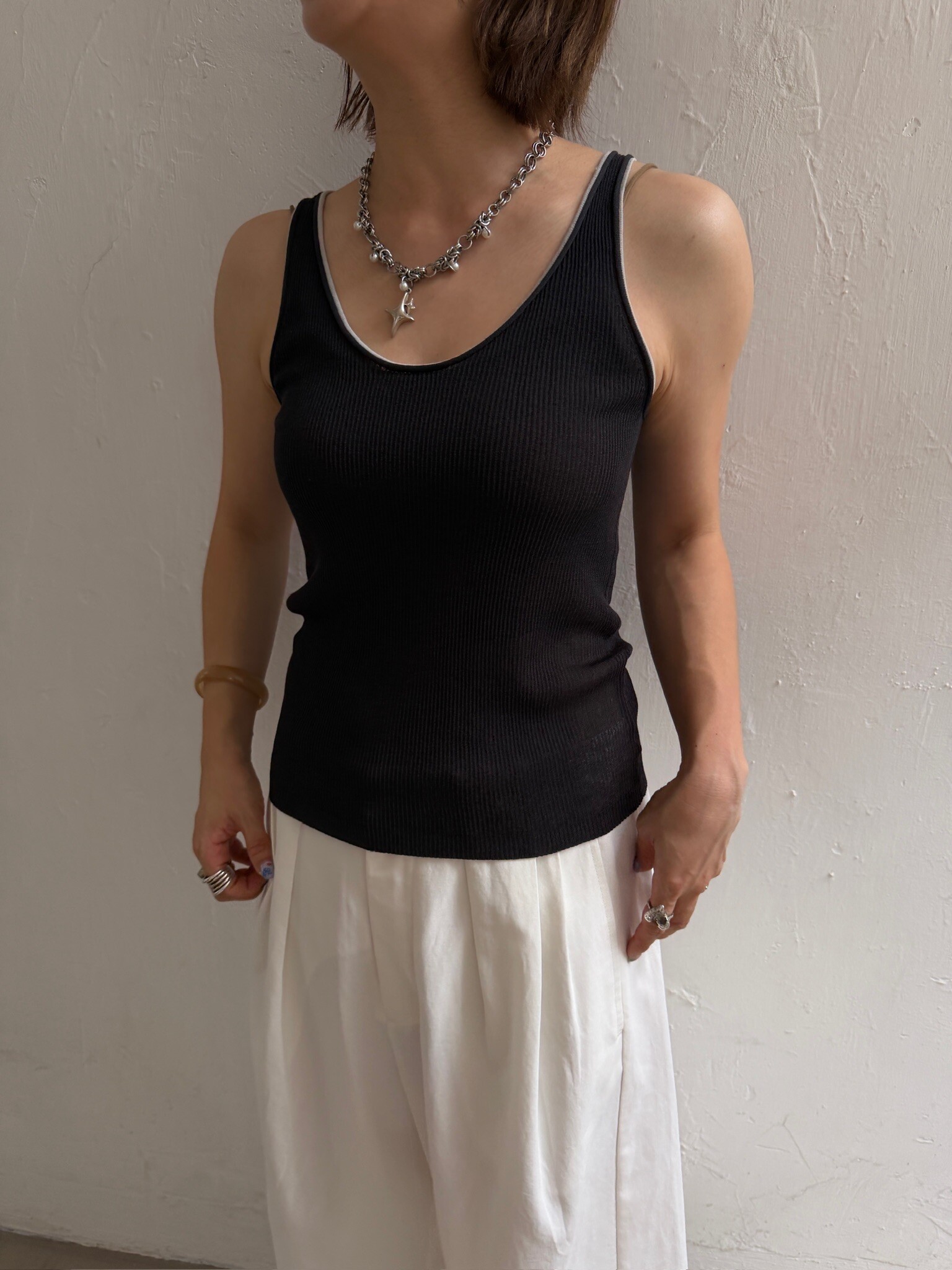 Contrast-panelled ribbed vest