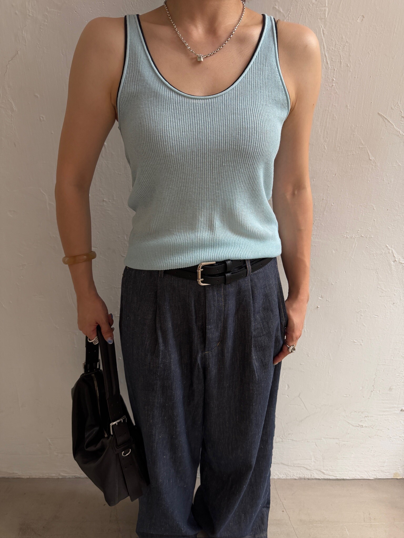 Contrast-panelled ribbed vest