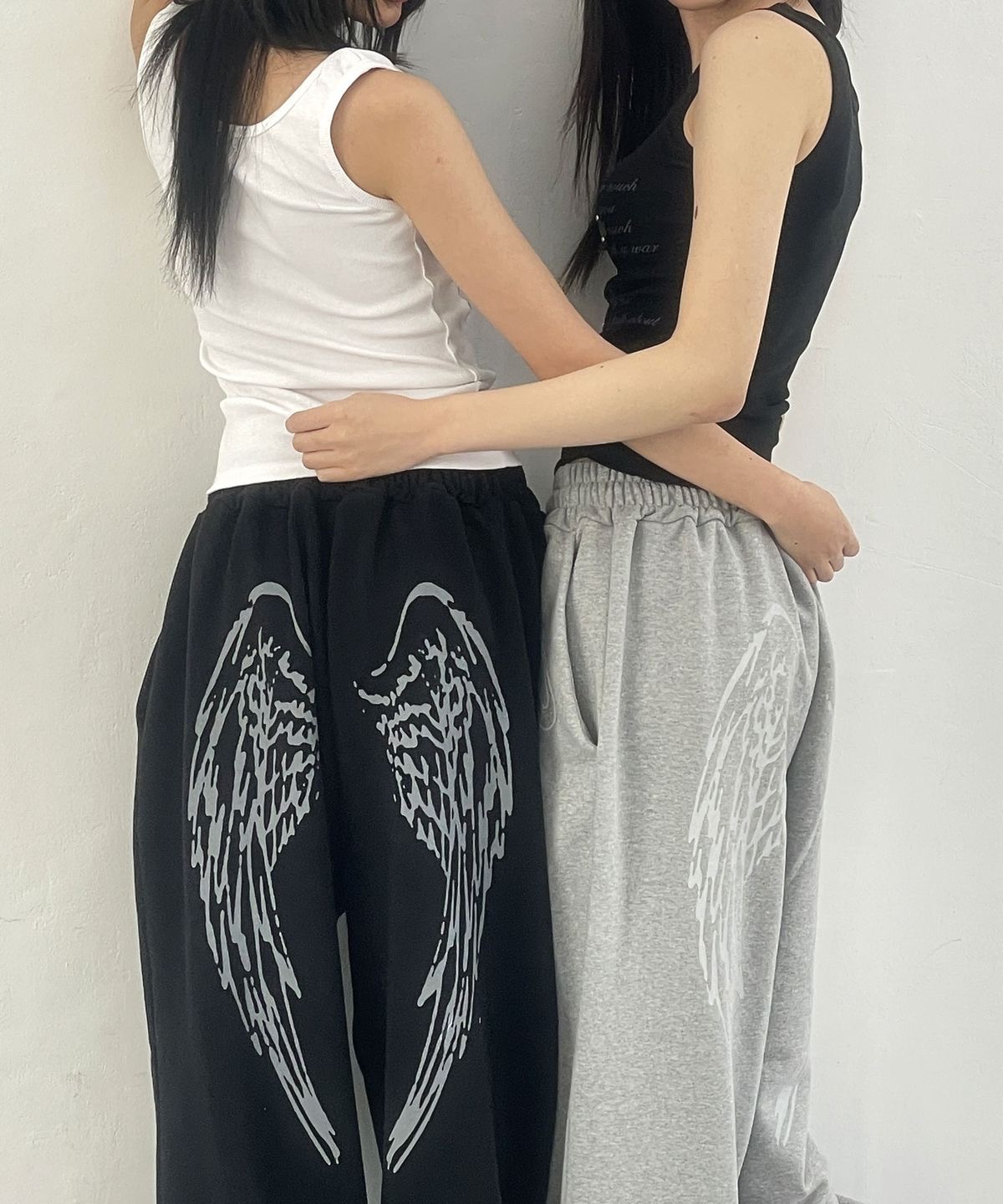 【預購】韓國代購 FANCY CLUB 天使 羽毛翅膀 Angel Vintage Sweatpants 簍空 草寫字母 背後 翅膀 棉褲 長褲 多色可選