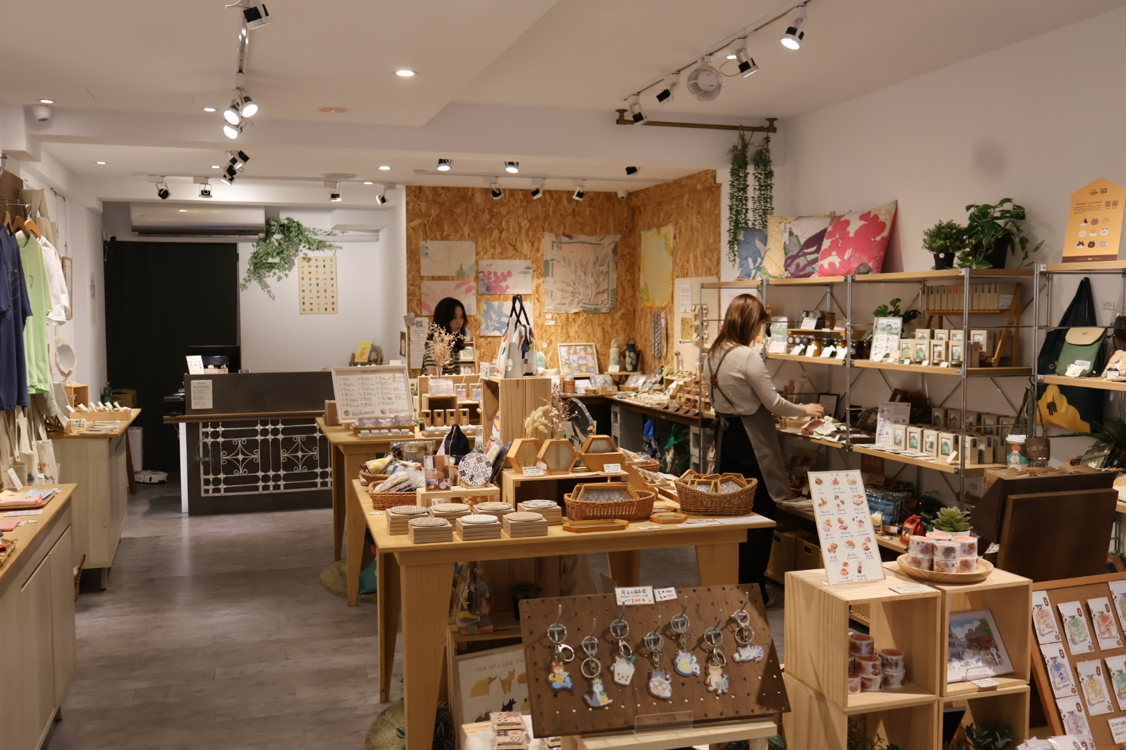 店內擺放空間動線相當舒適