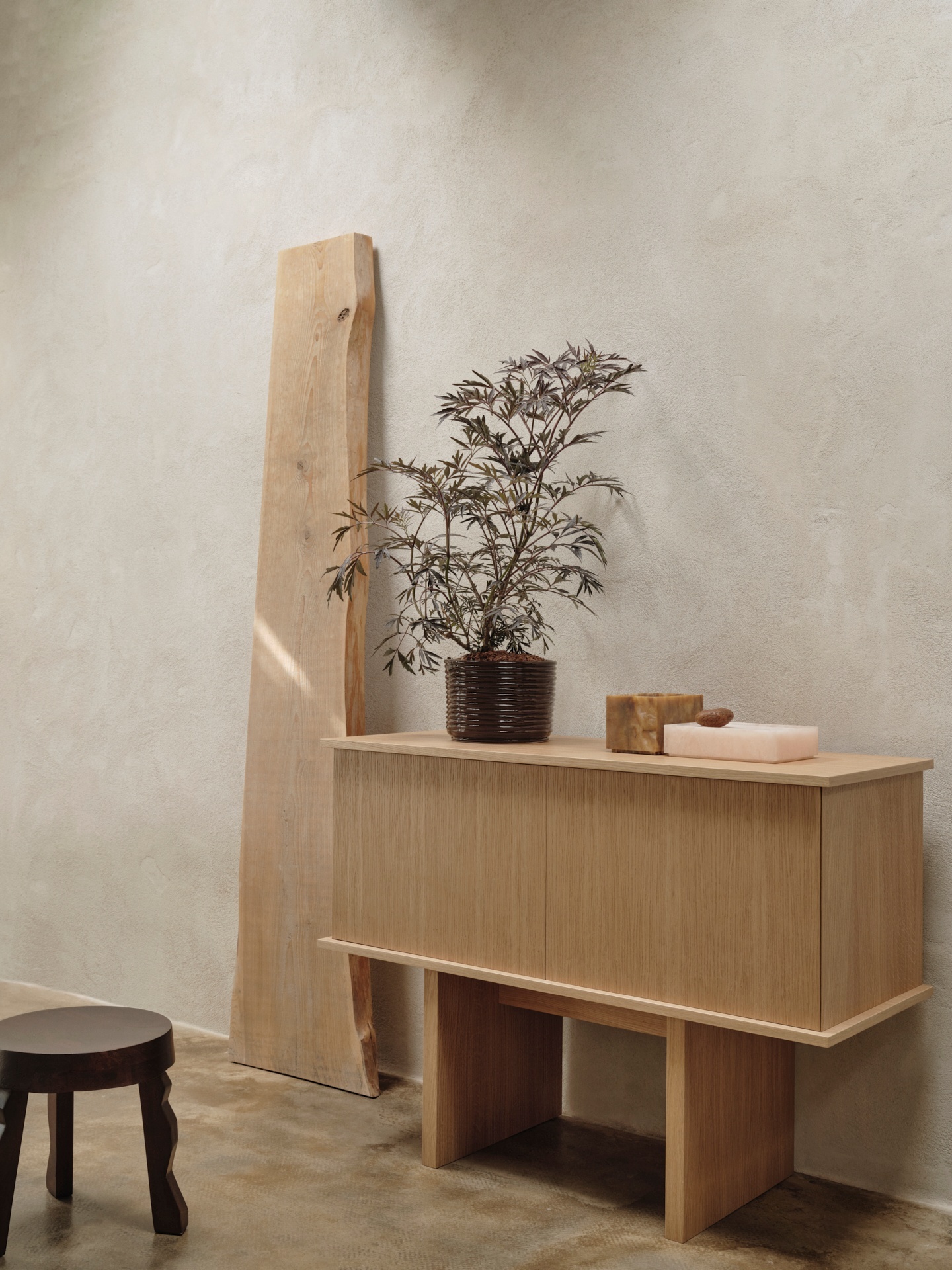 輕律 / 高腳餐櫃 by Ferm Living