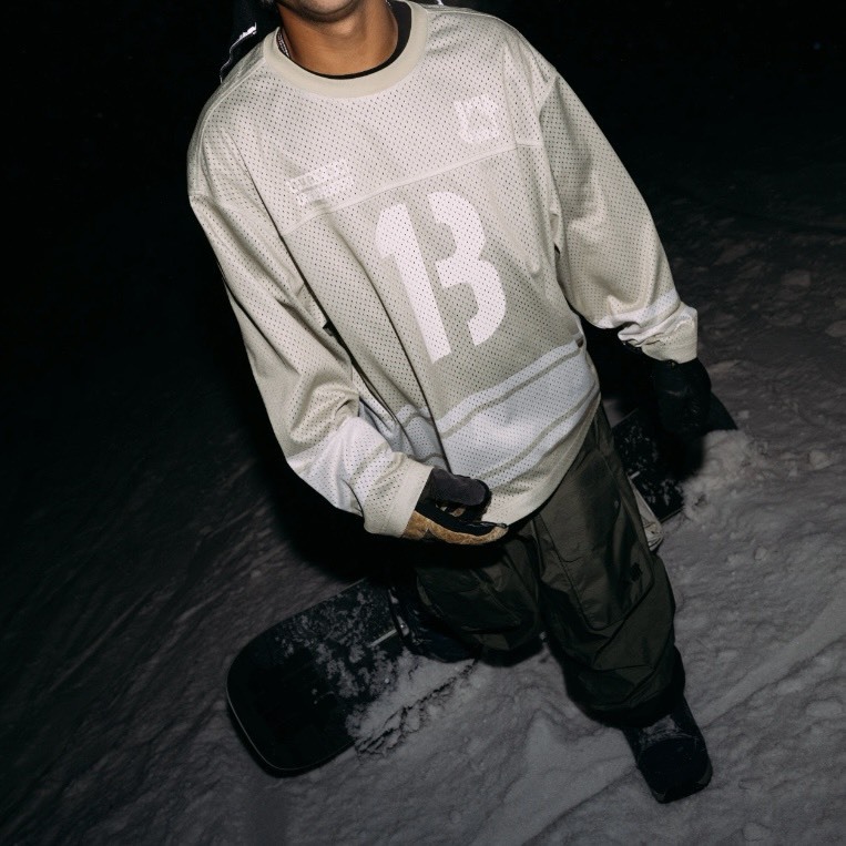 【代購】UNDEFEATED × BURTON 聯名款 SS26  五條槓 Logo 數字條紋運動網眼長袖T恤｜男女同款