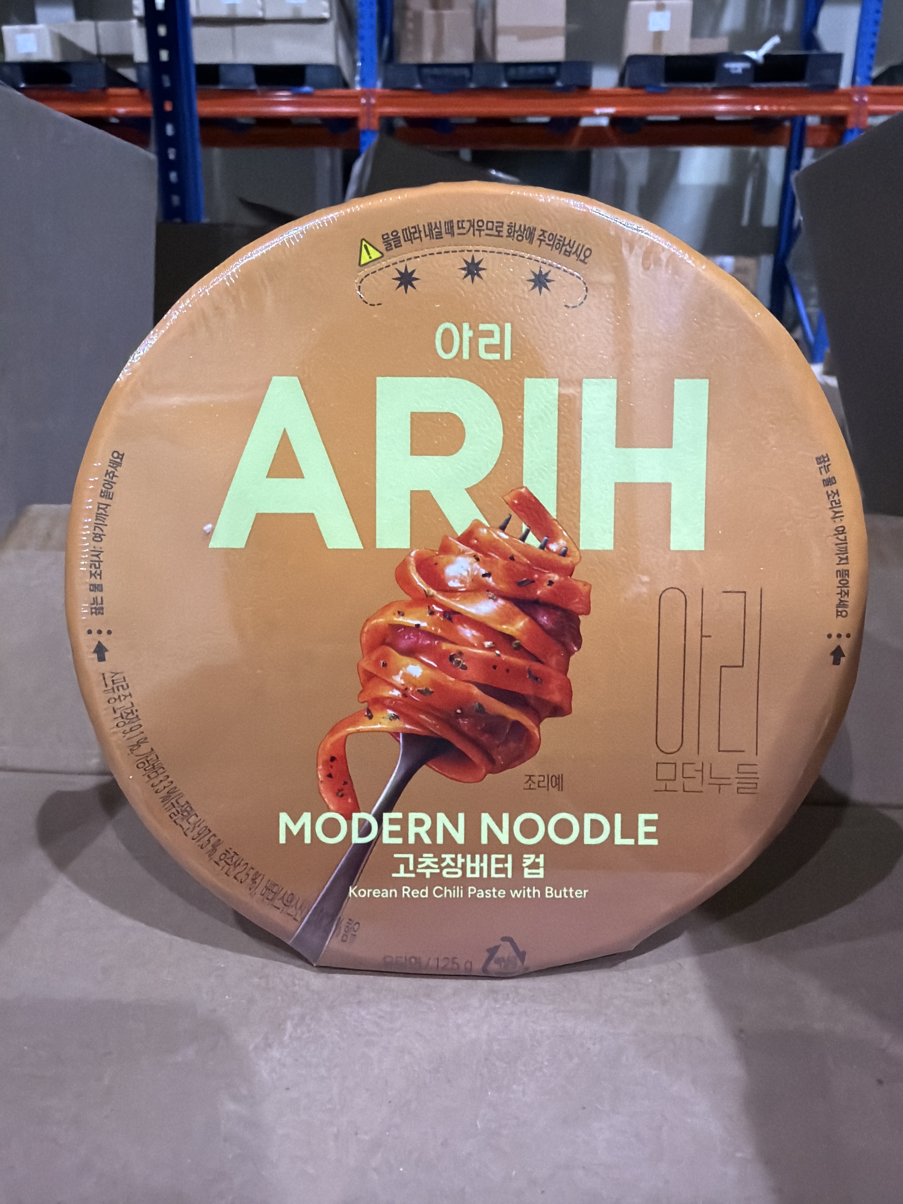 TS42 BTS x ARIH MODERN NOODLE 現代寬扁杯麵 (125g) -黃油辣椒醬味 **到期日:約2026/11
