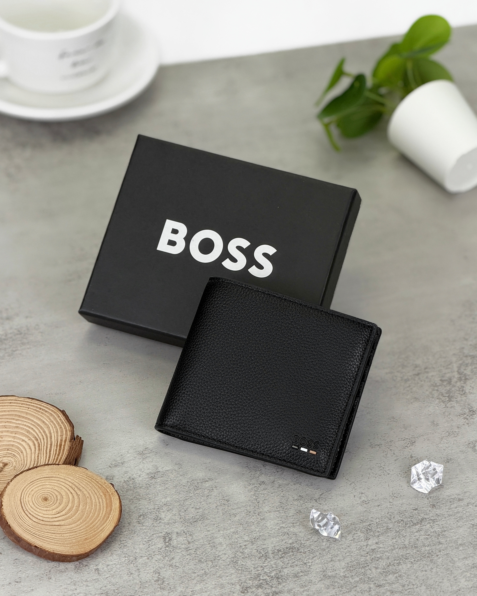 Boss 側邊小字母 荔枝紋皮革 八卡短夾 男生短夾