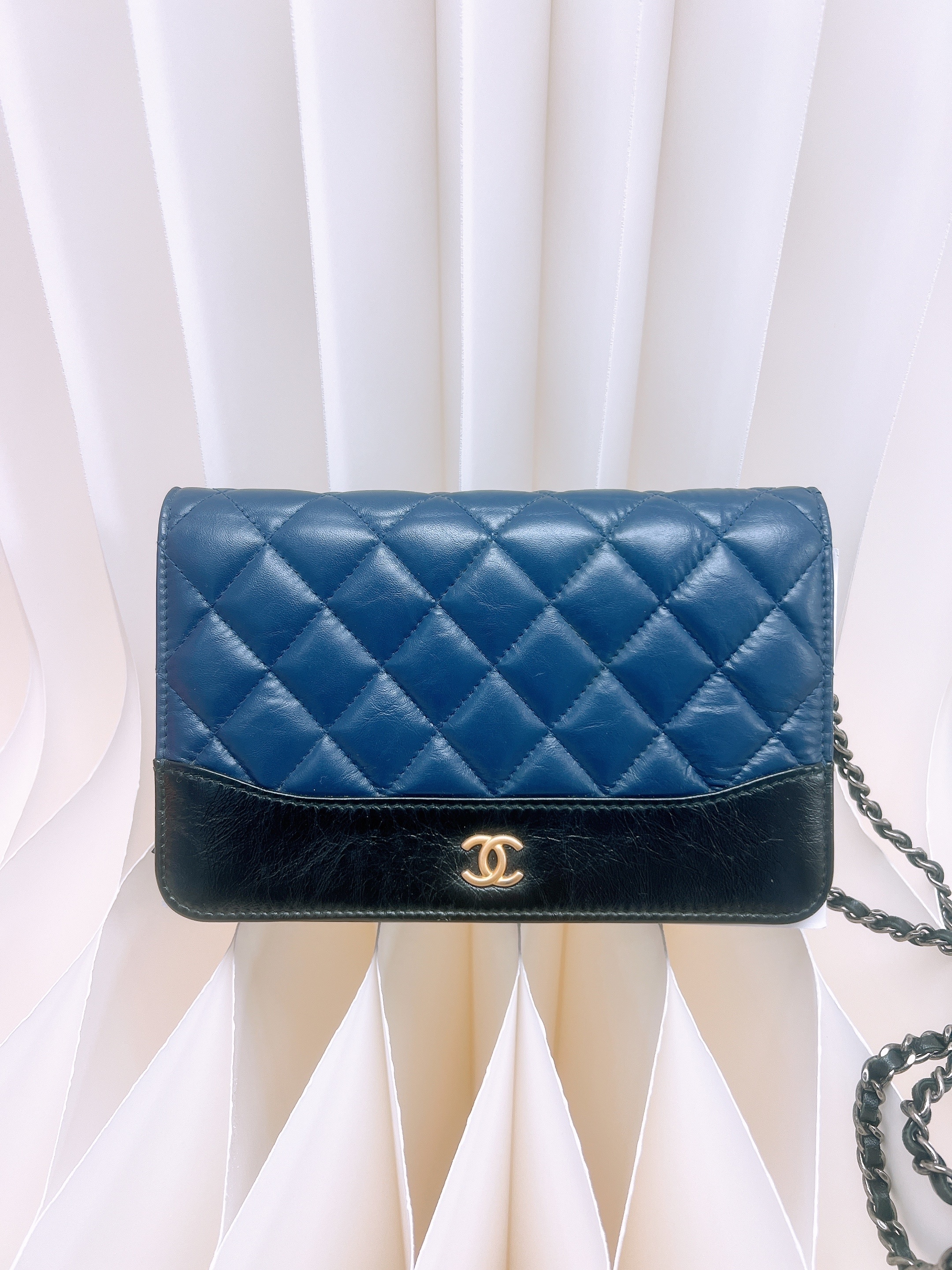 Chanel gabrielle flap woc wallet on chain (navy/ black)