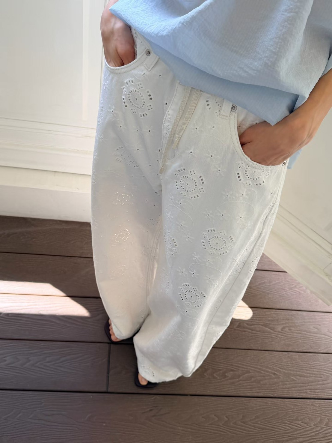 洞洞蕾絲白色褲