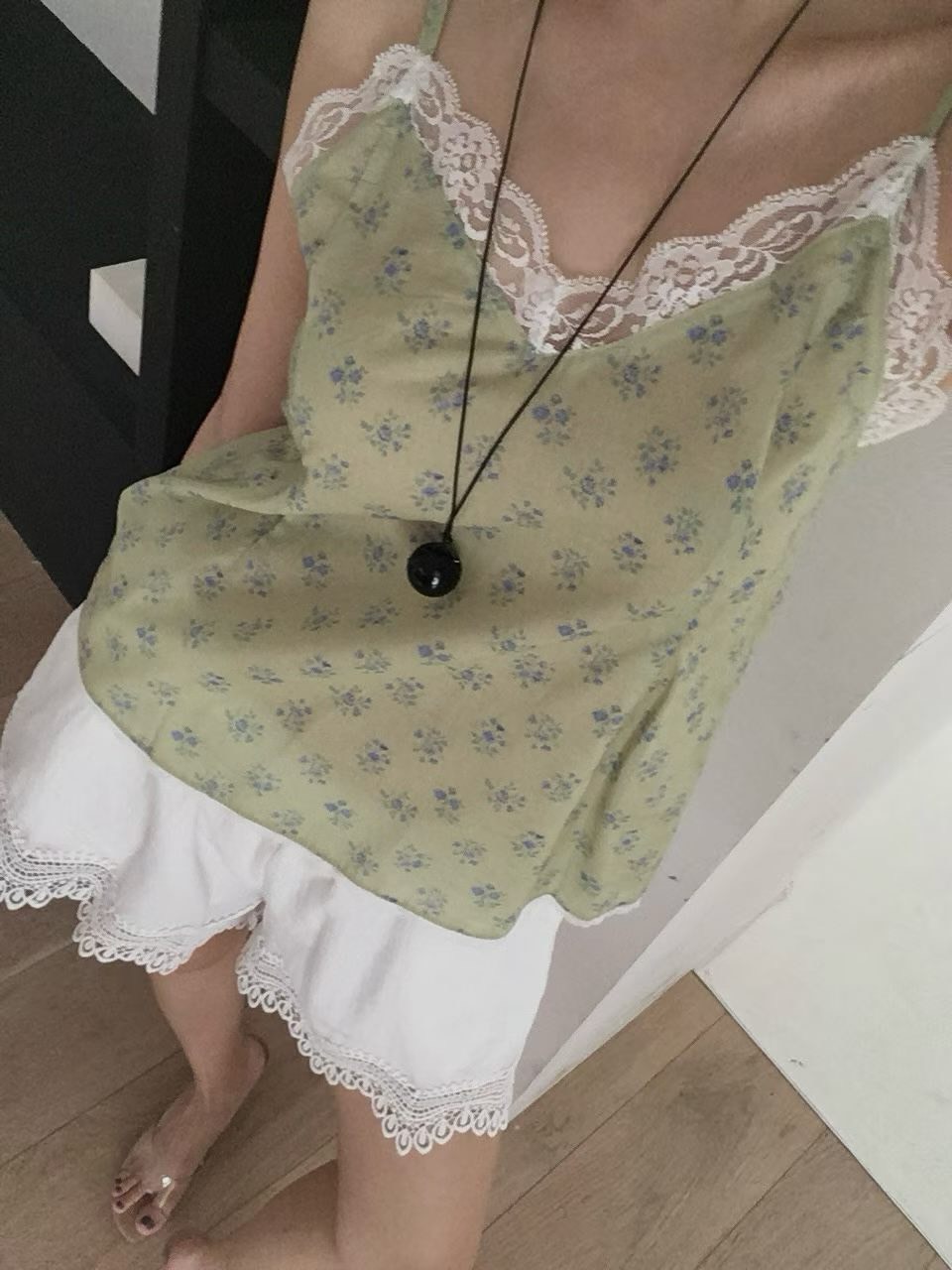白蕾絲v領印花吊帶背心