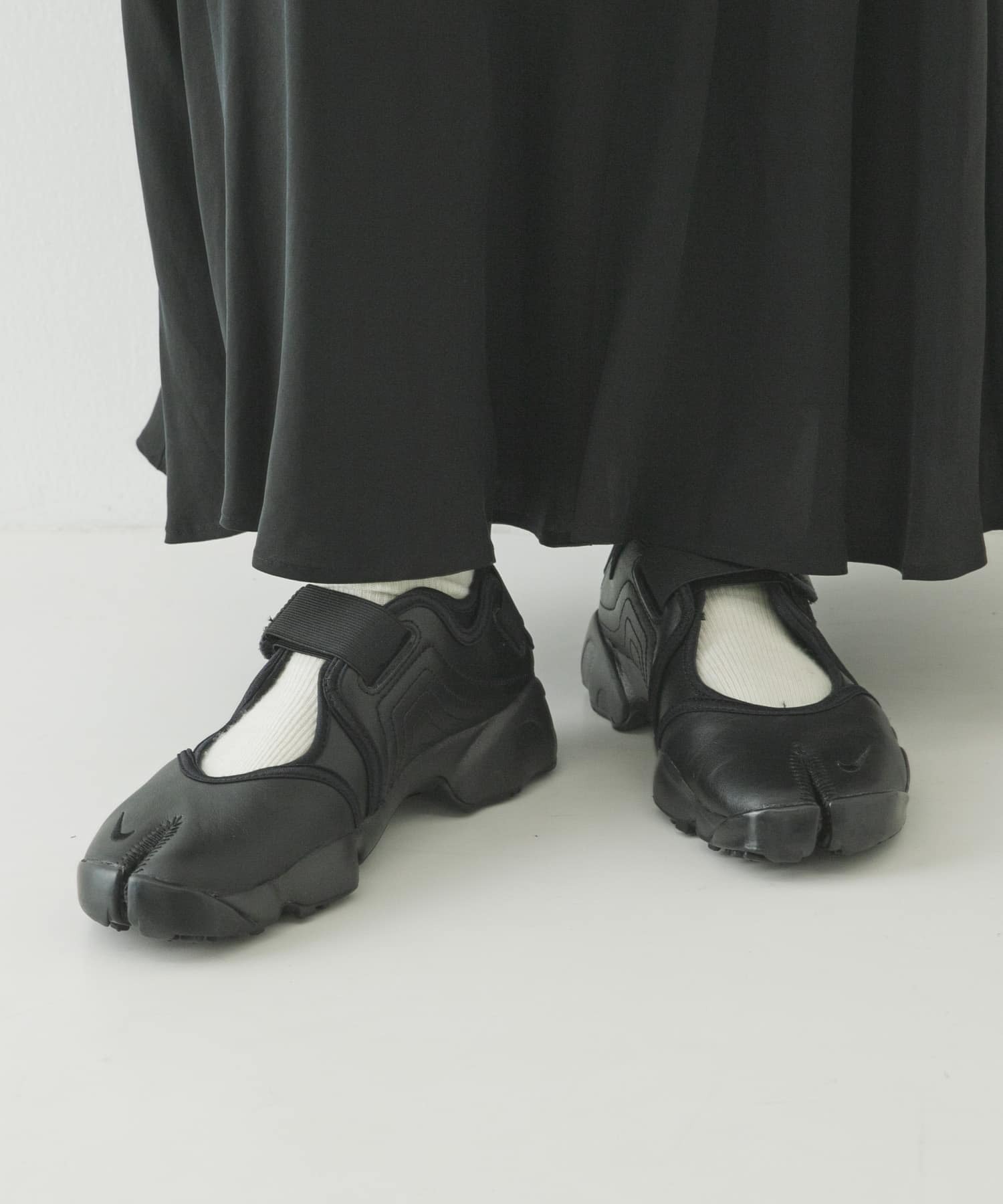 預購┃NIKE WMNS AIR RIFT 皮革 全黑 分趾鞋 忍者鞋