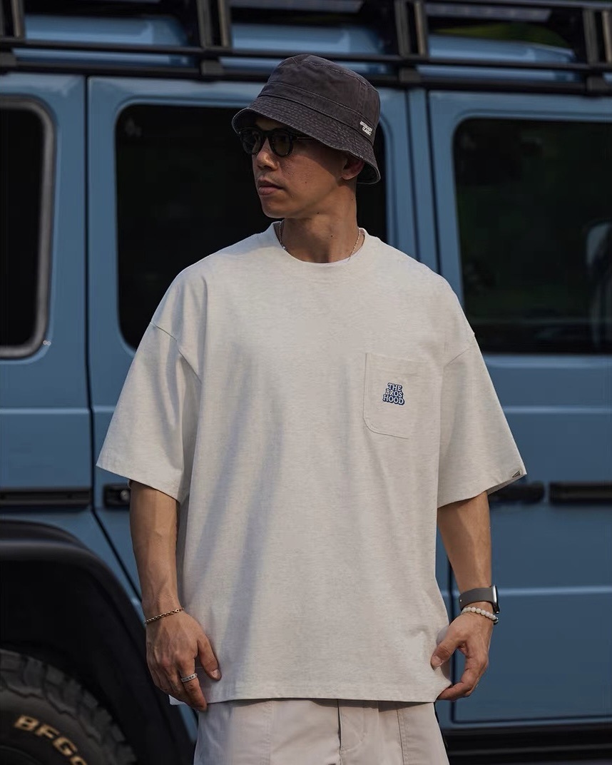 #預購 Broshood 26SS 日系寬鬆 百搭基礎 字體刺繡 口袋圓領短踢 四色