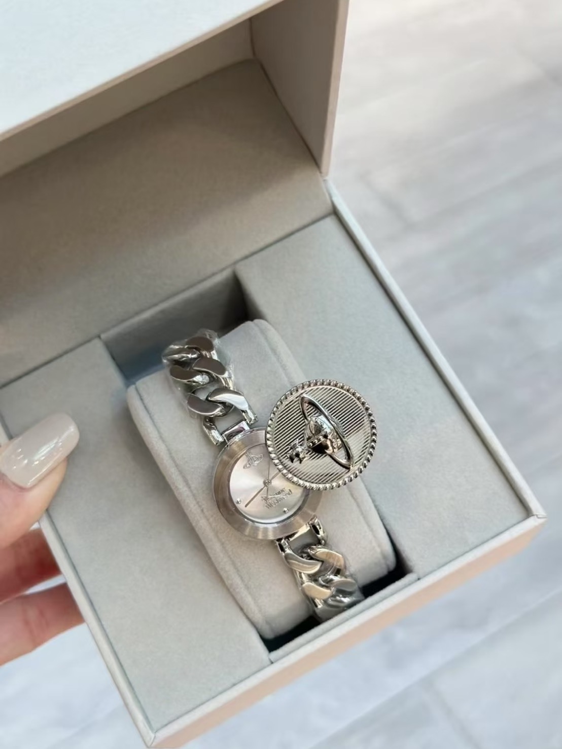 VIVIENNE WESTWOOD ORB BUTTON WATCH 西太后 土星滑蓋 古巴鏈條錶帶 手錶
