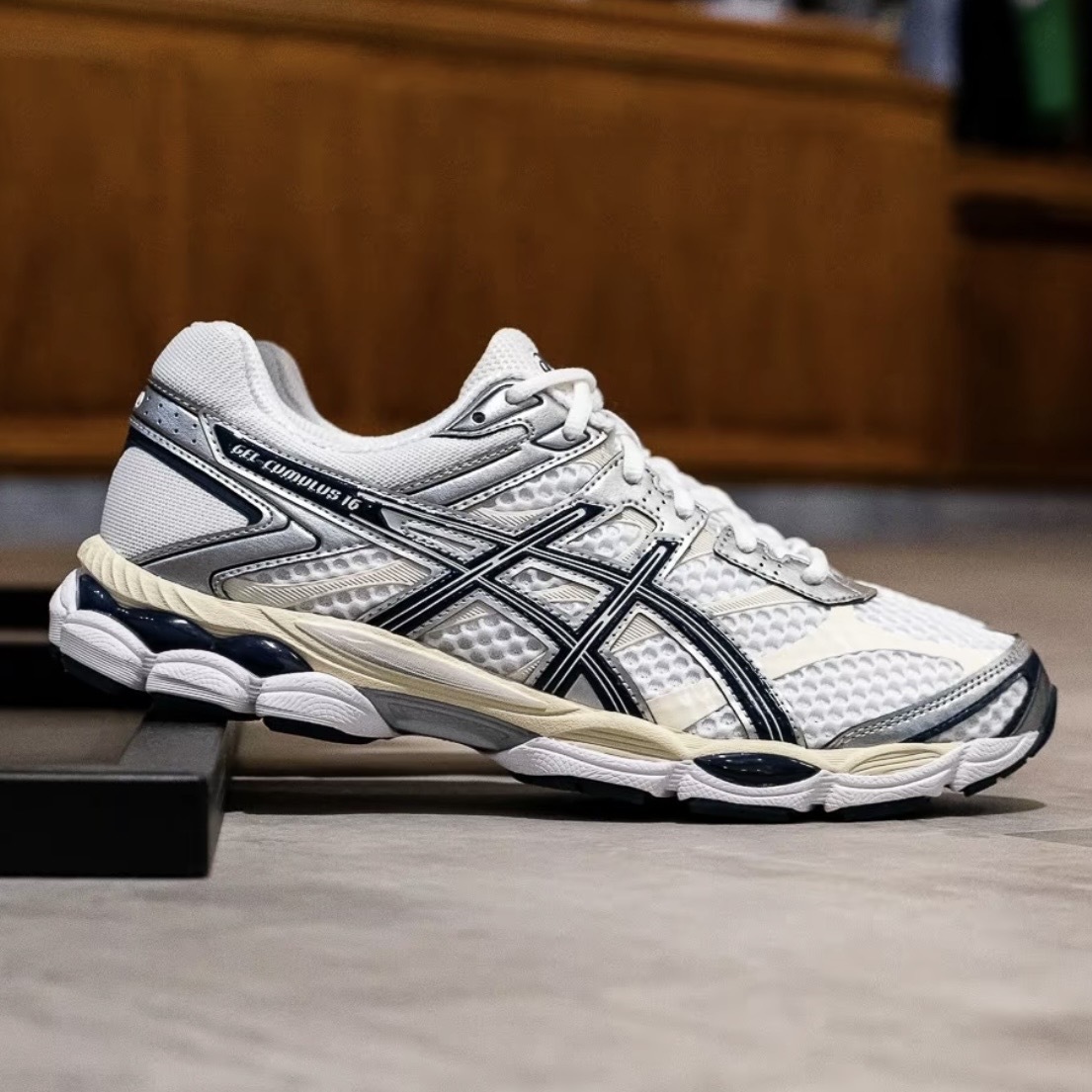 ASICS GEL-CUMULUS 16 奶油白銀 運動 休閒鞋 男鞋 1203A733-103