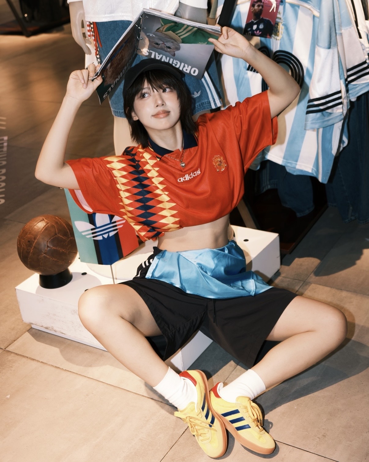 ADIDAS 2026 FIFA世界盃⚽️ 1994年 西班牙主場 球迷版 運動衫 寬鬆 短T 短袖 足球衣 男款 JN3707 / 調貨