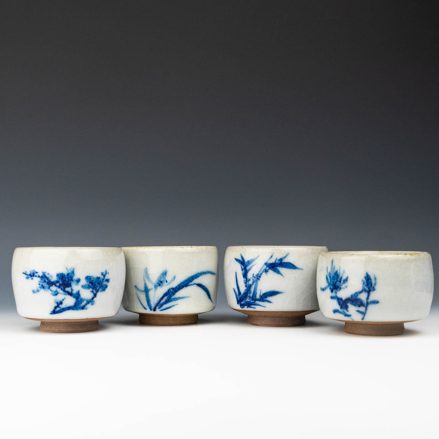 【陳明謙】釉燒｜茶杯｜羊脂白玉青花四君子桶型杯 (單件)