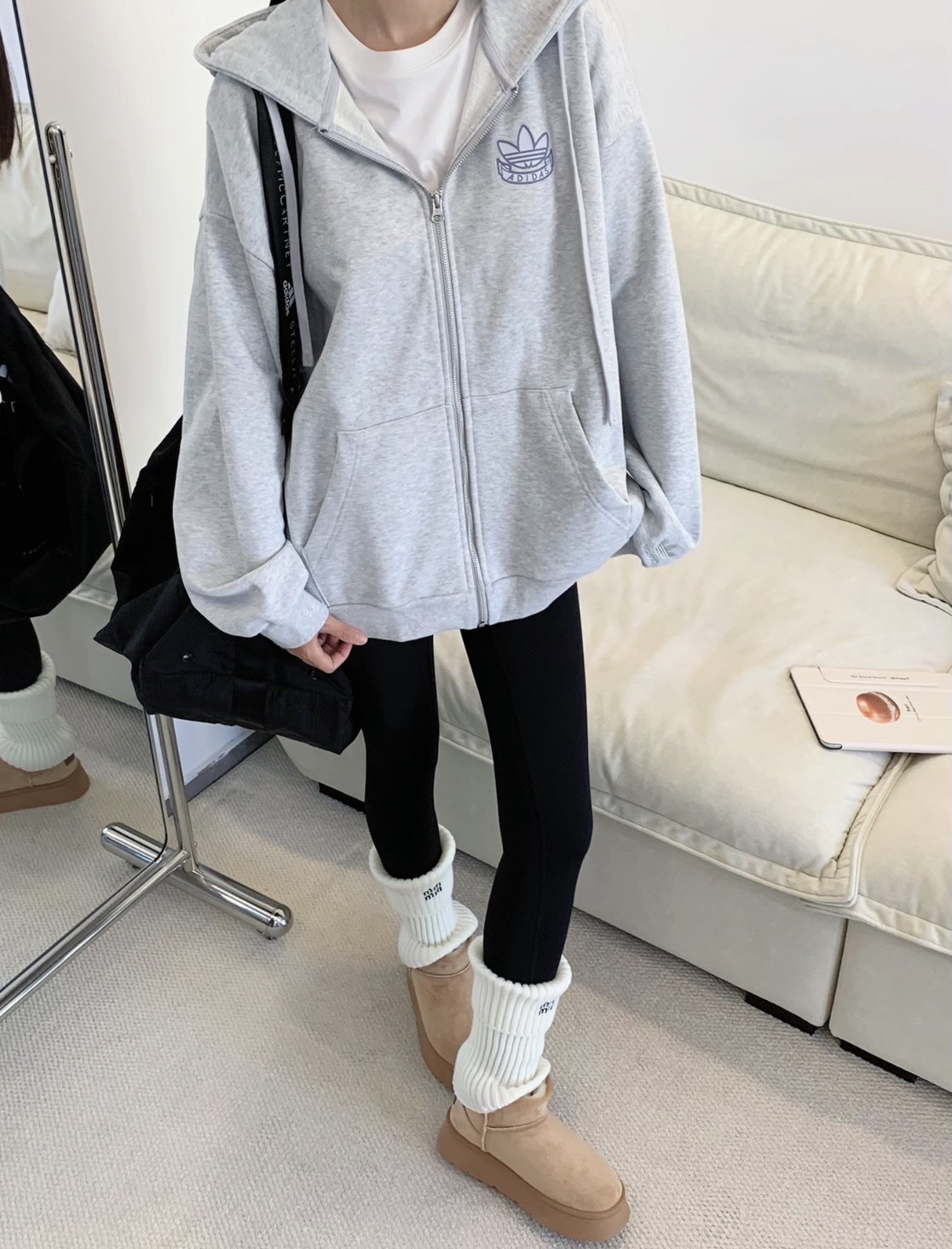 adidas Originals 後背大Logo草寫 棉外套 KG8508