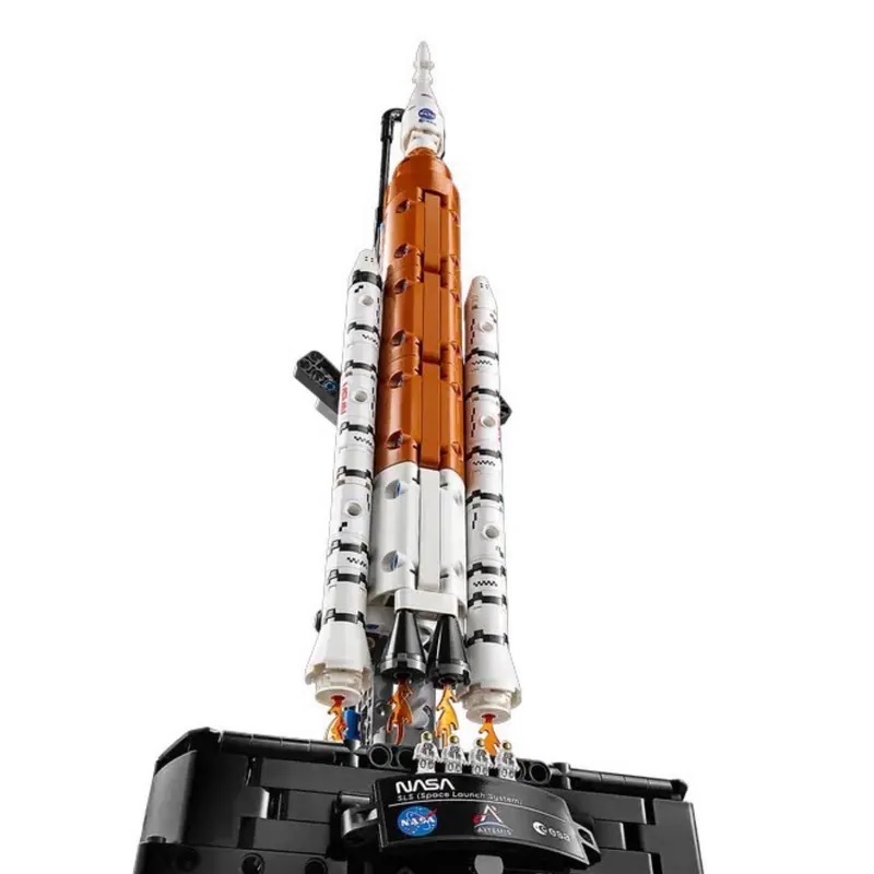 【玩具研究中心】LEGO 樂高 科技系列 NASA Artemis 太空發射系統火箭 42221