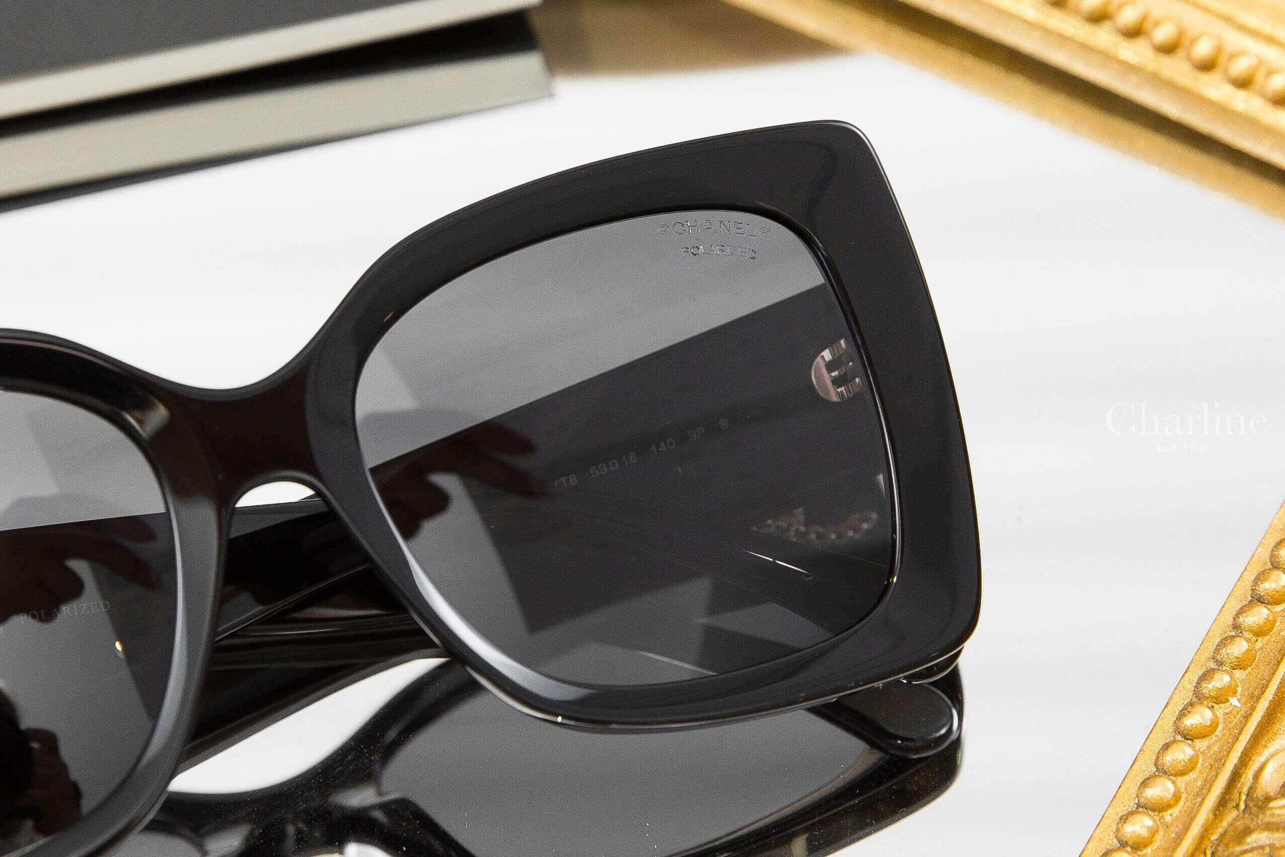 Chanel Square Sunglasses 黑色方框灰色鏡片側邊金色簍空圓圈CC太陽眼鏡