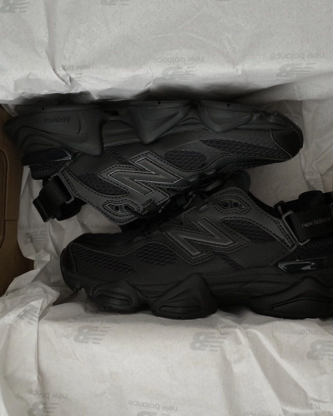 <全球缺貨中>New Balance NB 9060 Summer 涼鞋版 黑色