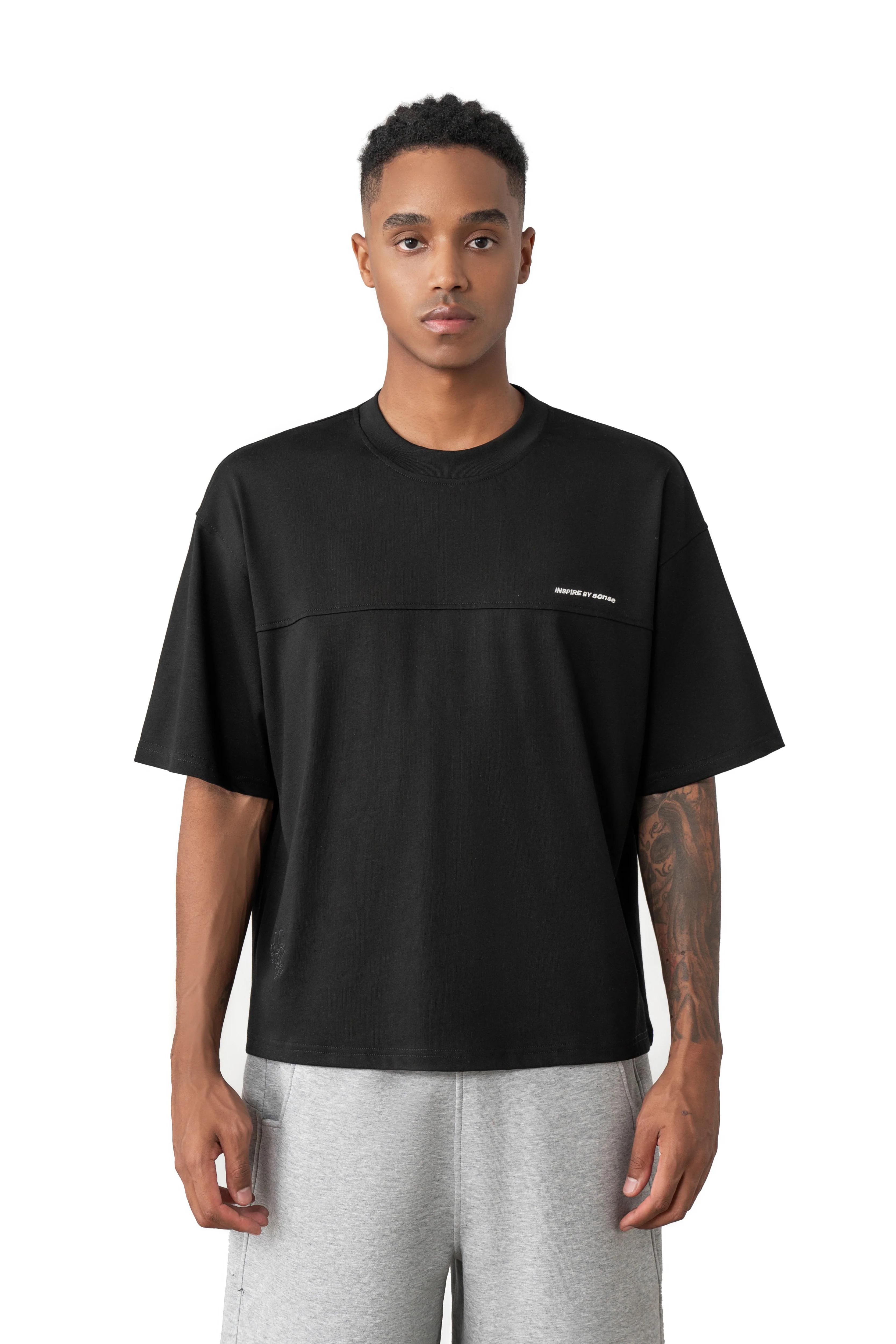 Sense Standard Boxy Fit SS - Black | M26-T05
